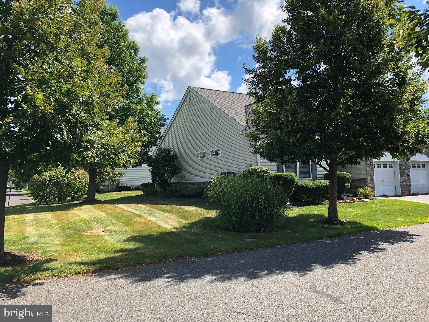 Hamilton Township, NJ 08690,37 MEADOWLARK DR