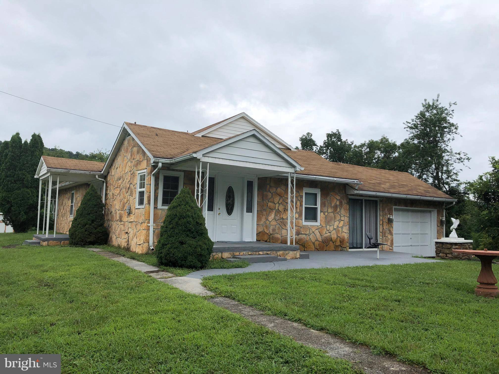 Berkeley Springs, WV 25411,6 MEYERS TRL