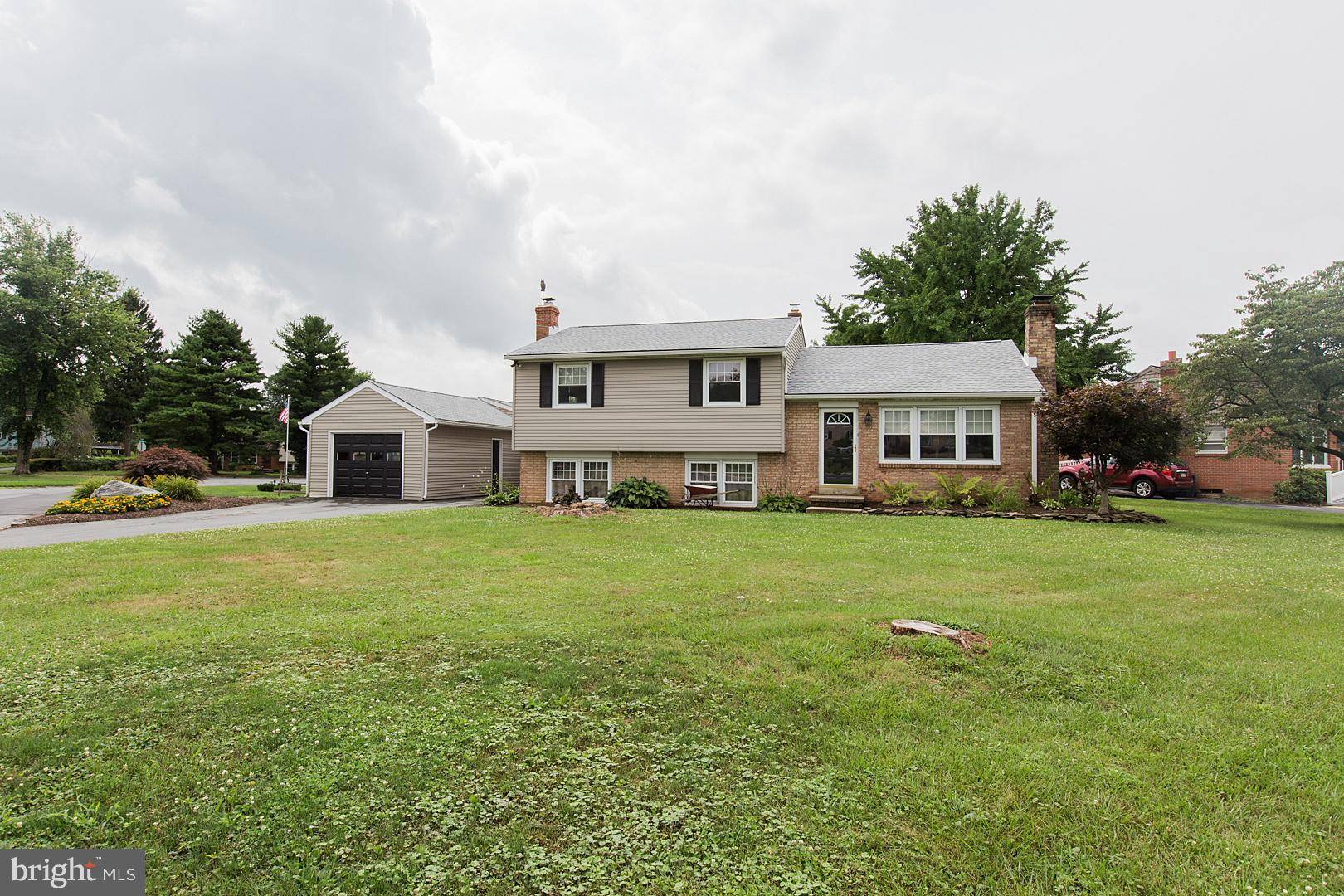 Lancaster, PA 17603,27 FRESH MEADOW DR