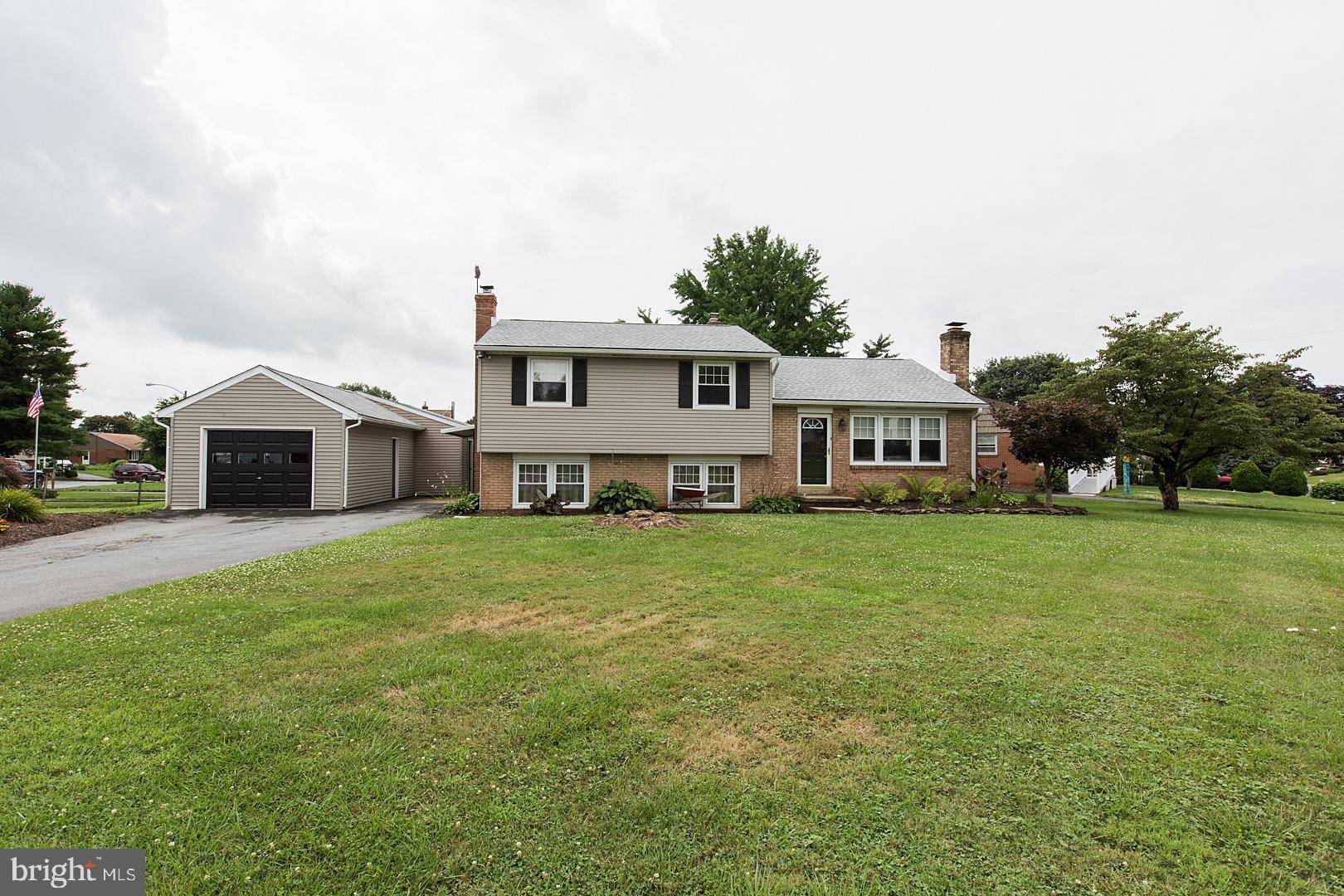 Lancaster, PA 17603,27 FRESH MEADOW DR