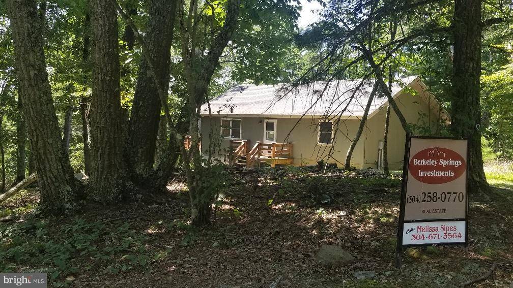 Great Cacapon, WV 25422,1528-NOW 1676 BEARS LOPE LN