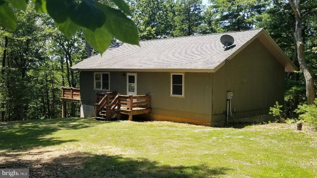 Great Cacapon, WV 25422,1528-NOW 1676 BEARS LOPE LN