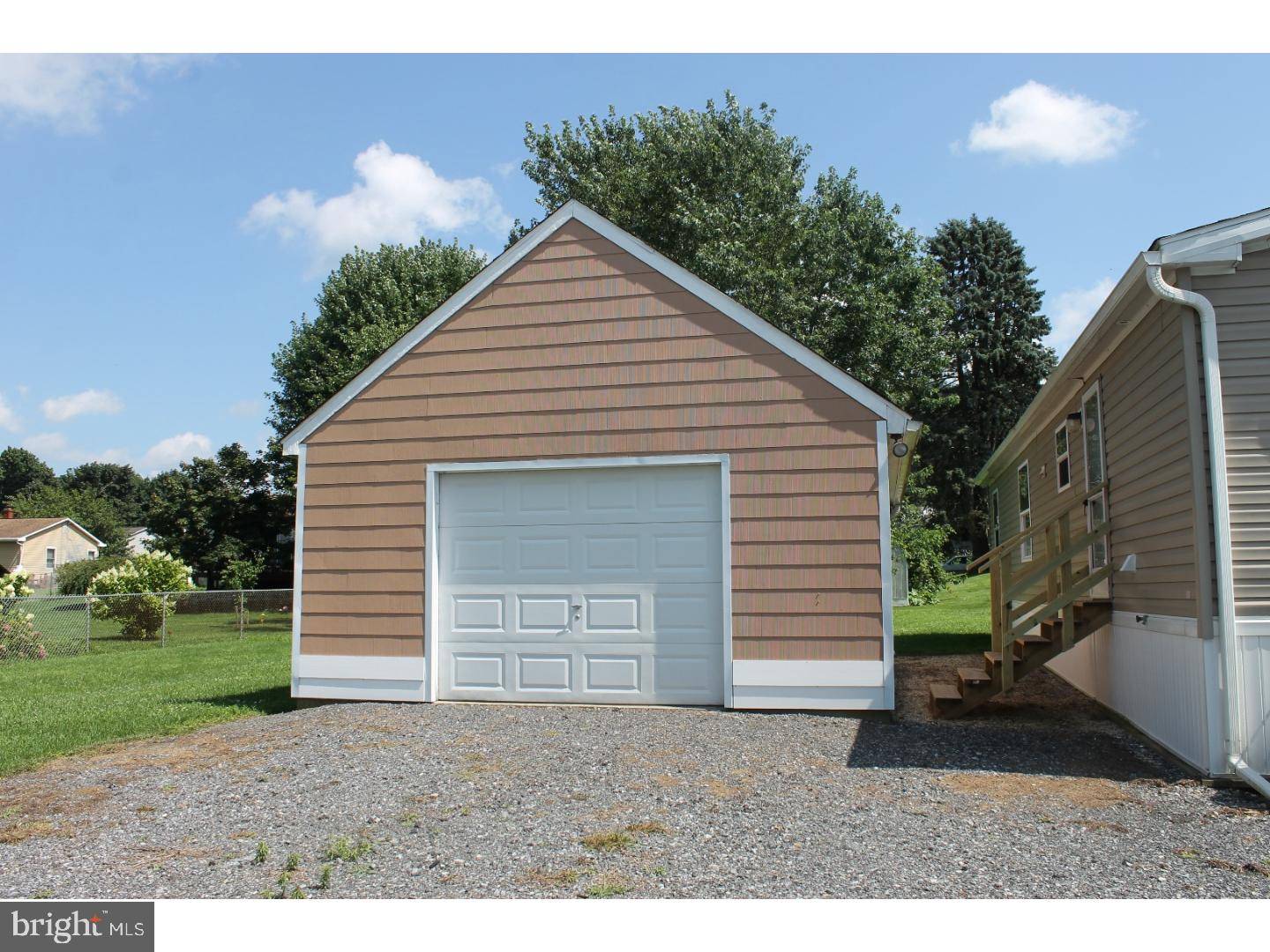 Newmanstown, PA 17073,11 PEACH ST