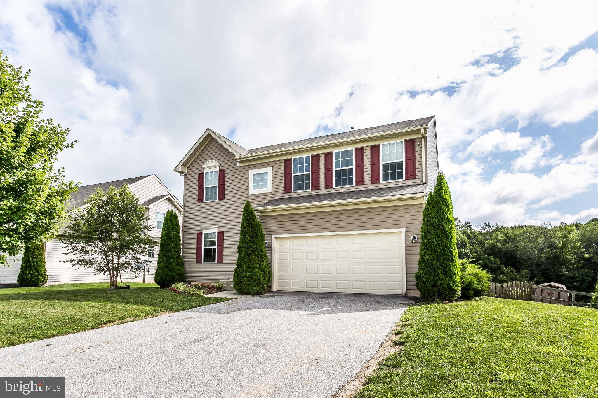 Spring Grove, PA 17362,3539 HARDWOOD TER