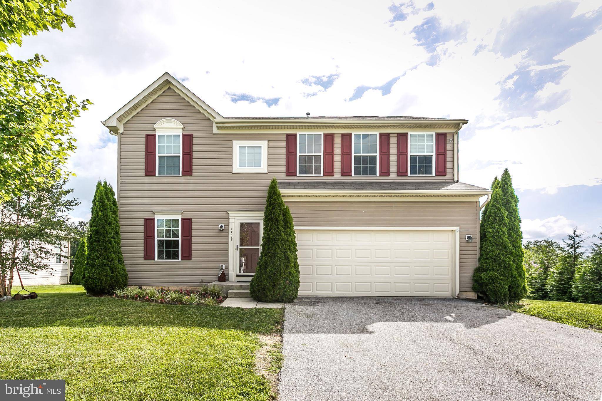 Spring Grove, PA 17362,3539 HARDWOOD TER