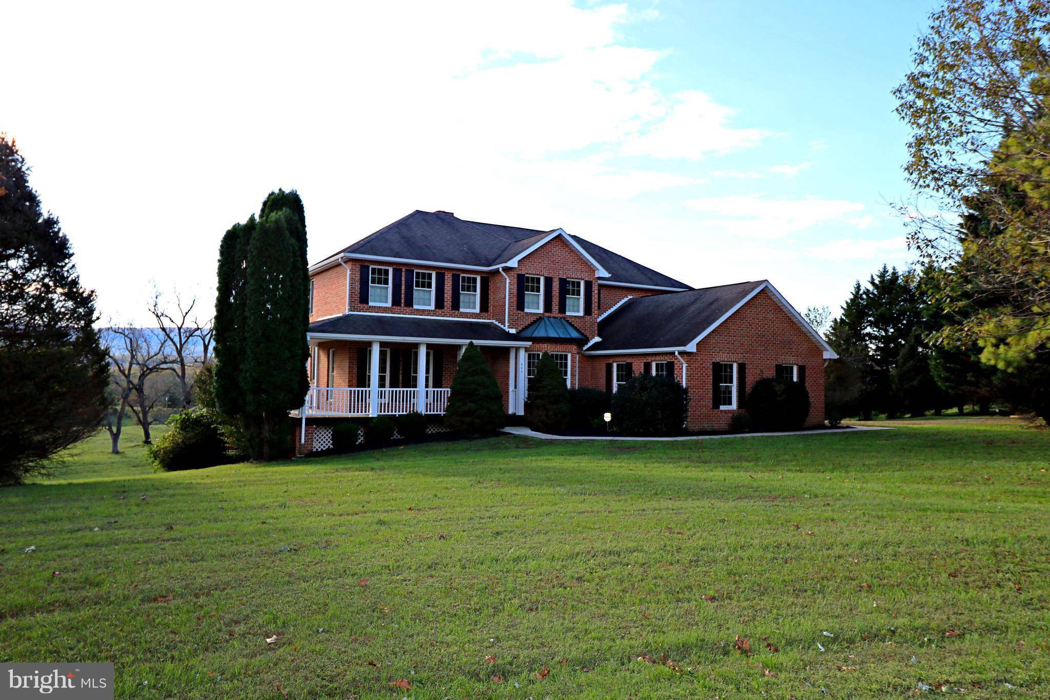 Charles Town, WV 25414,445 RUNNYMEDE DR