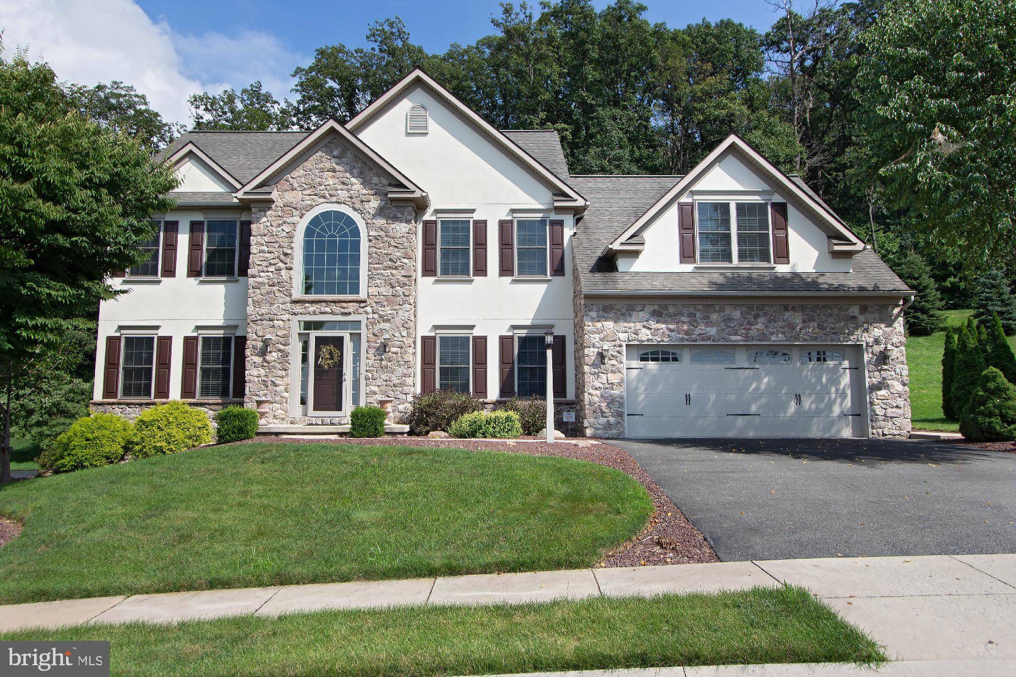 Lancaster, PA 17601,627 EAGLES VIEW