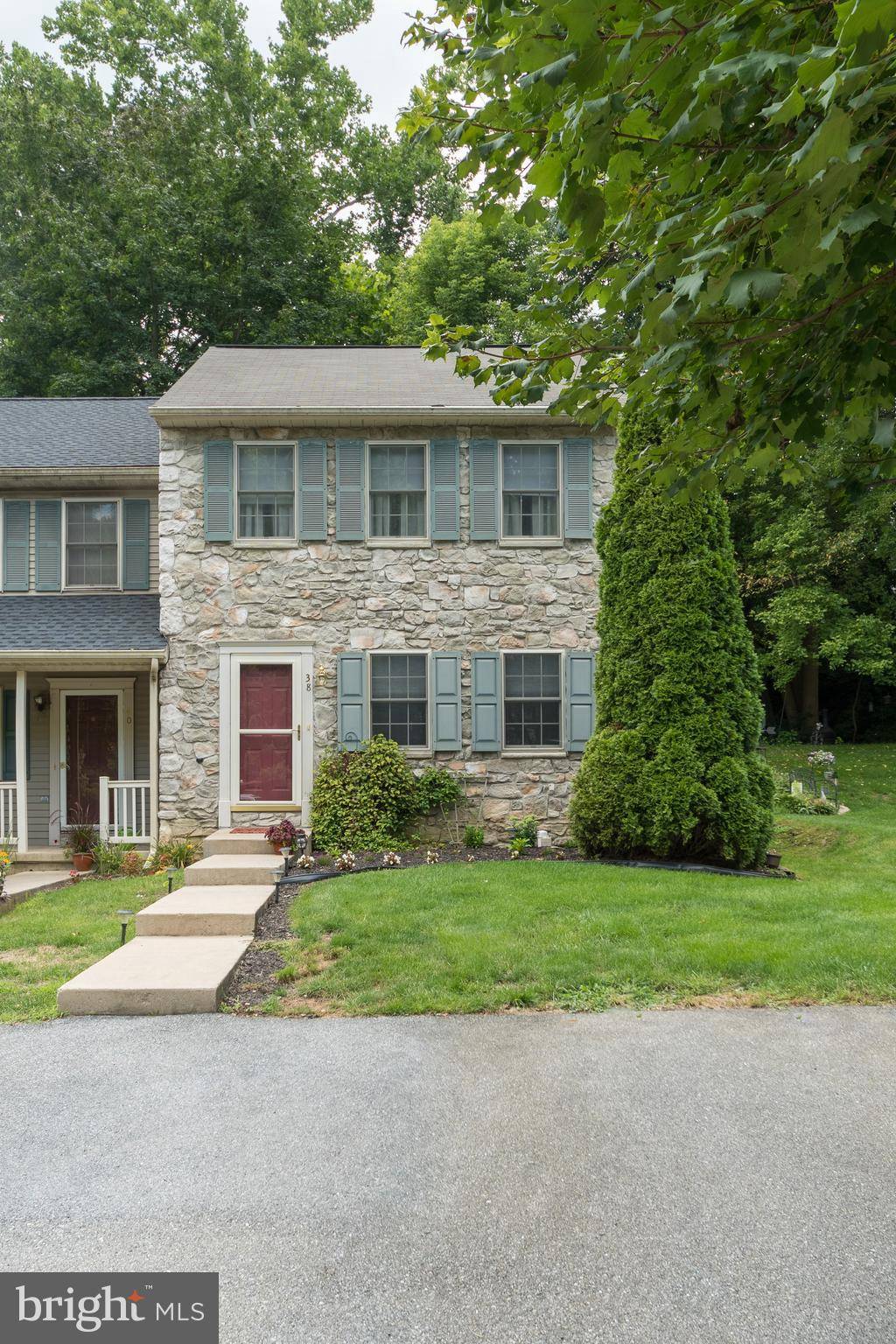 Lancaster, PA 17603,38 DEEP HOLLOW LN