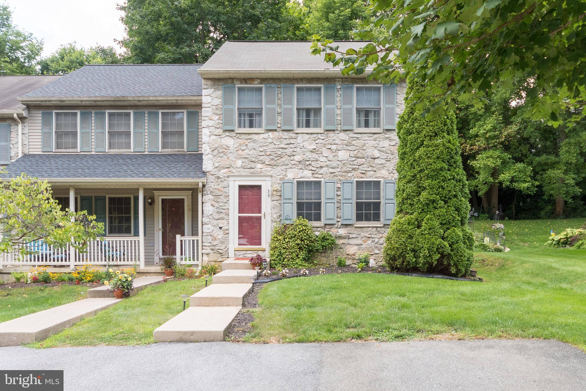 Lancaster, PA 17603,38 DEEP HOLLOW LN