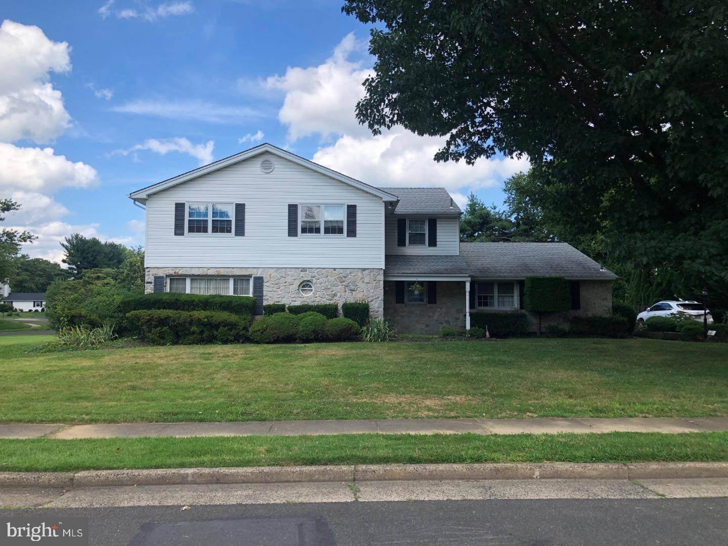 Huntingdon Valley, PA 19006,1201 DILWORTH CIR