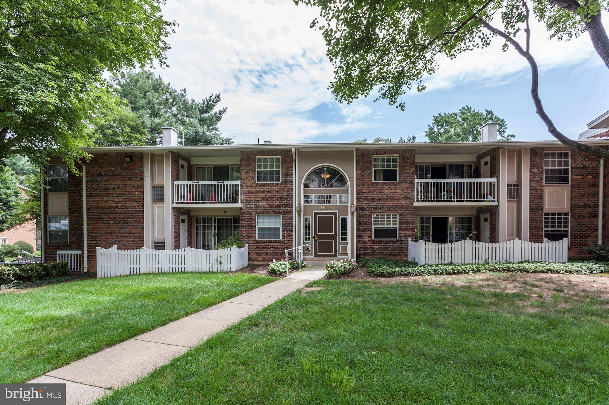 Mclean, VA 22102,1914 WILSON LN #202