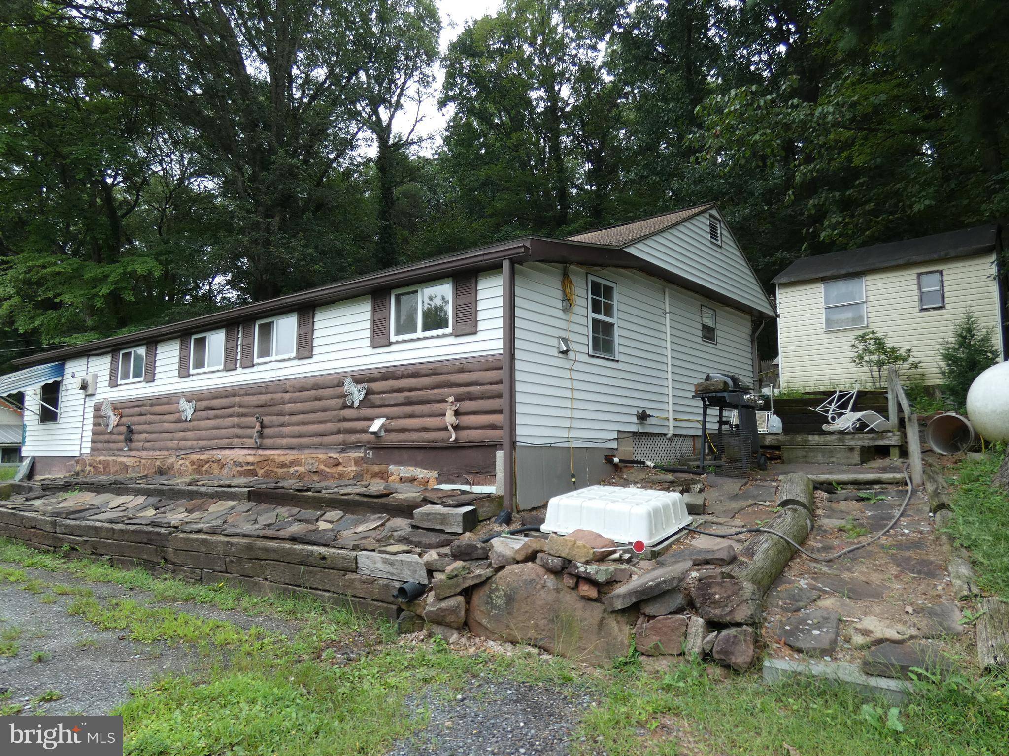 Newmanstown, PA 17073,25 POOL CIRCLE