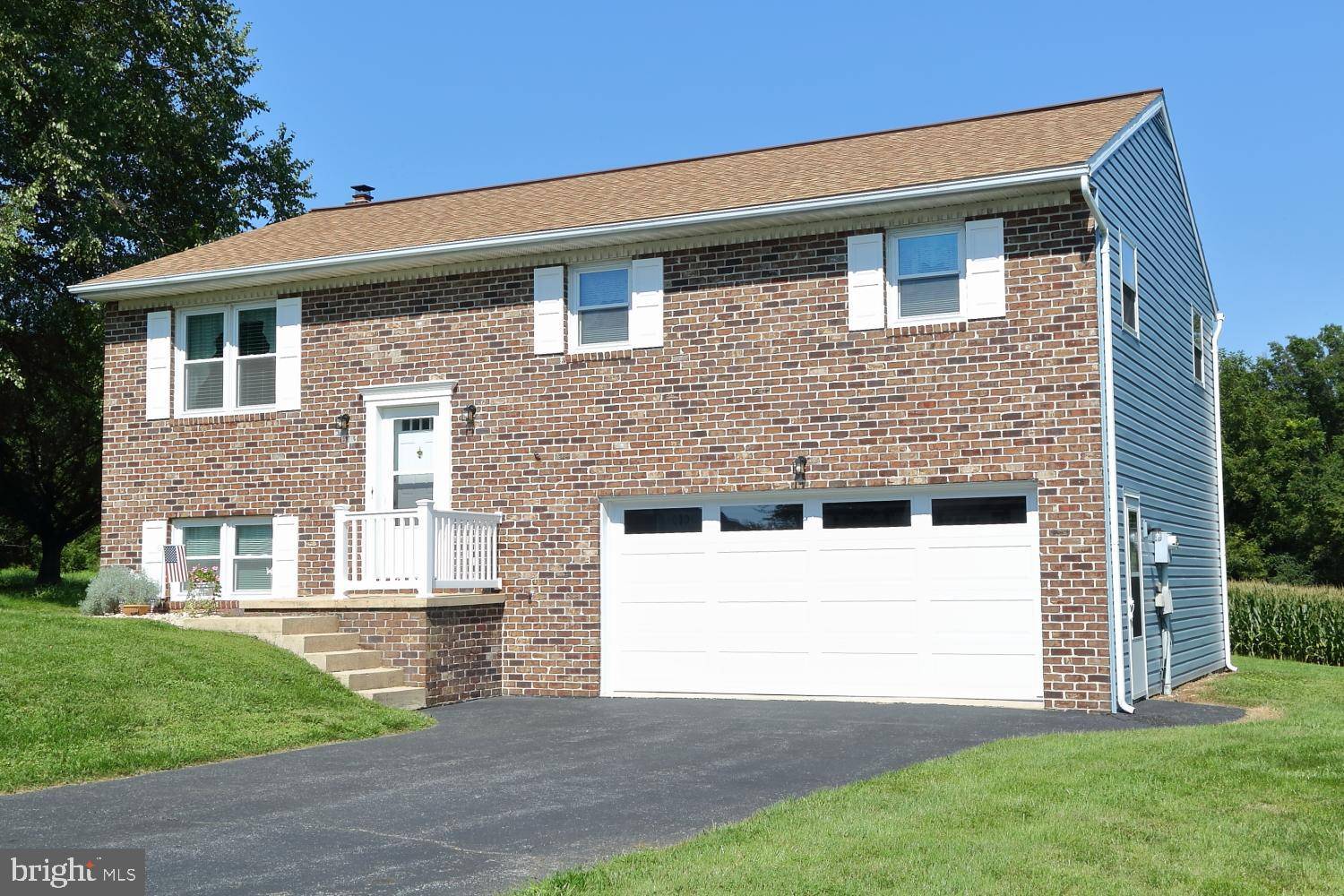 Ephrata, PA 17522,111 BUCHLAND RD