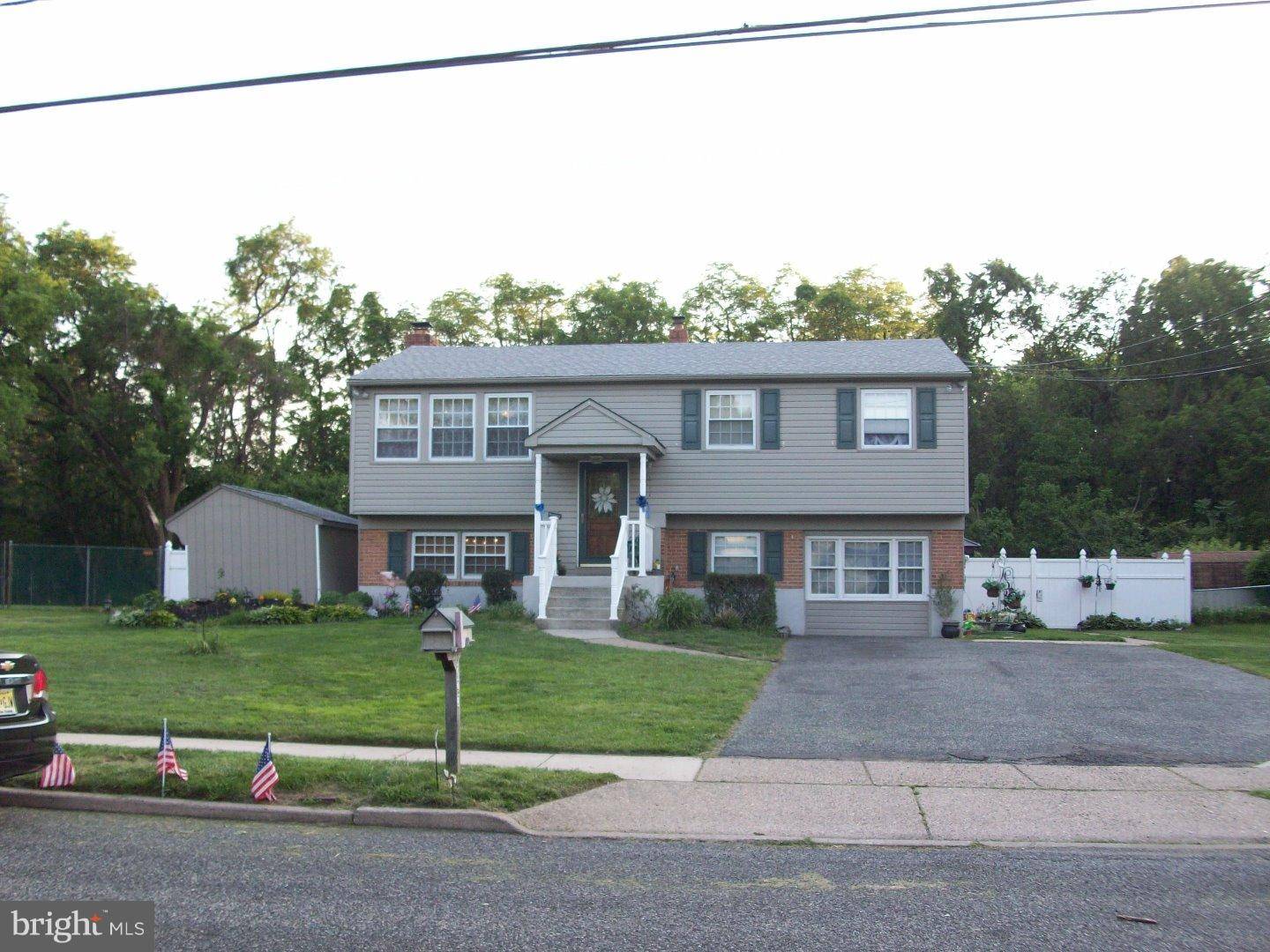 Cinnaminson, NJ 08077,123 WOODVIEW LN