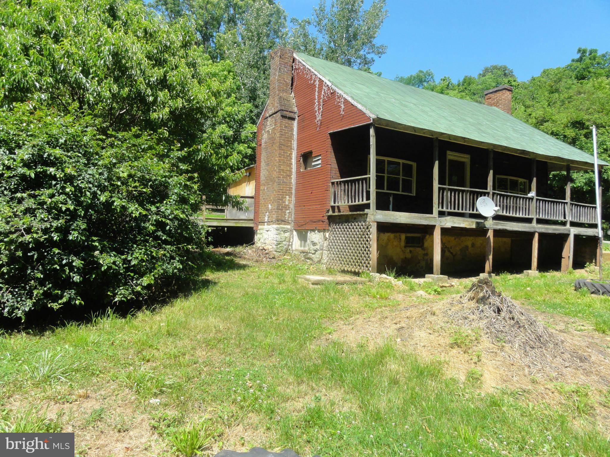 Luray, VA 22835,915 HINTON RD