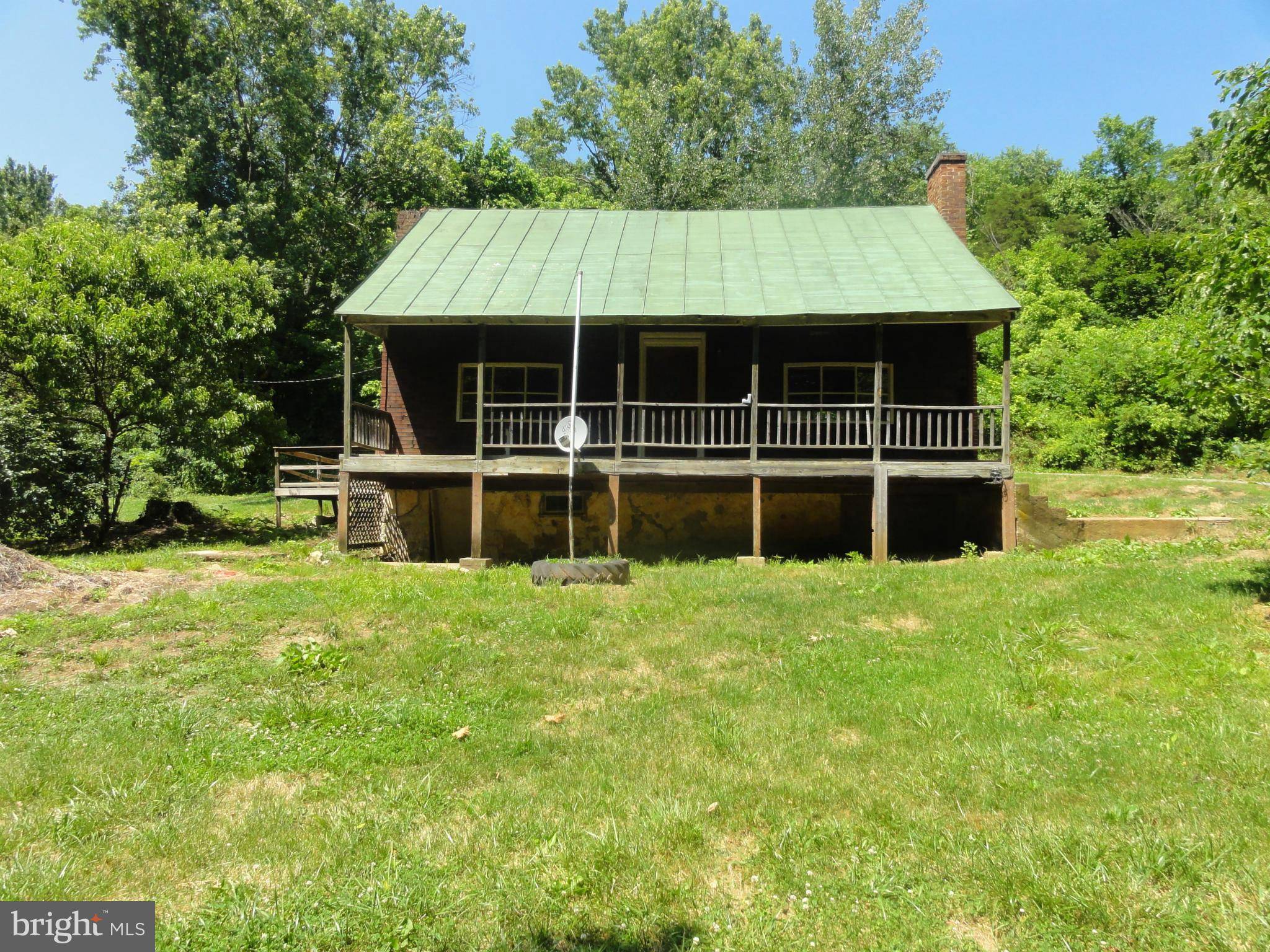 Luray, VA 22835,915 HINTON RD