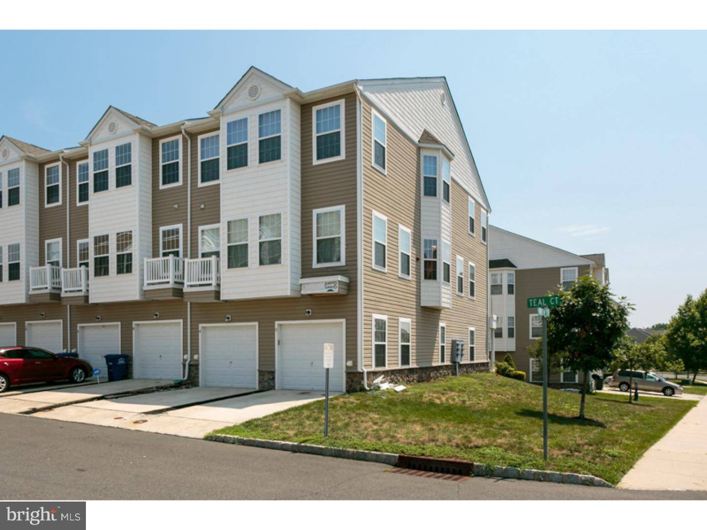 Delanco, NJ 08075,2 TEAL CT