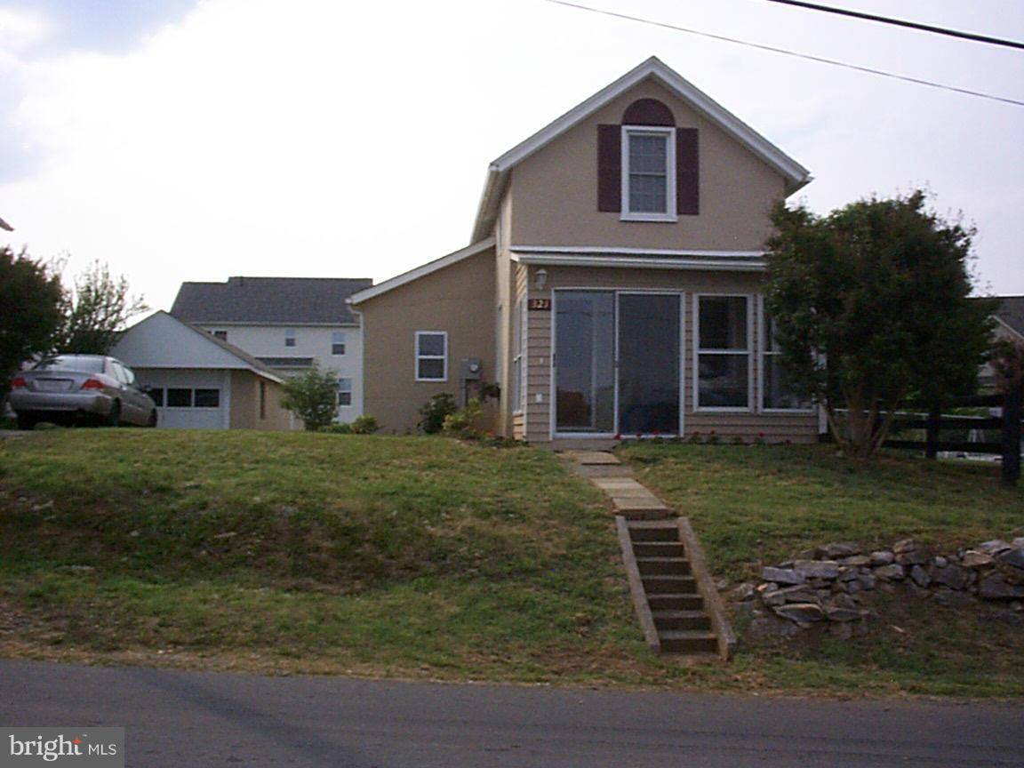 Berryville, VA 22611,321 1ST ST