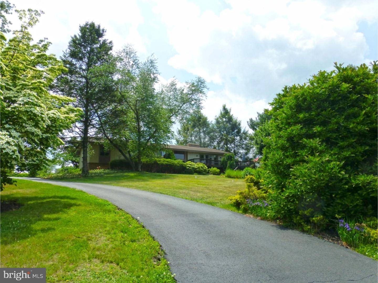 Shillington, PA 19607,165 MEADOW GLEN LN