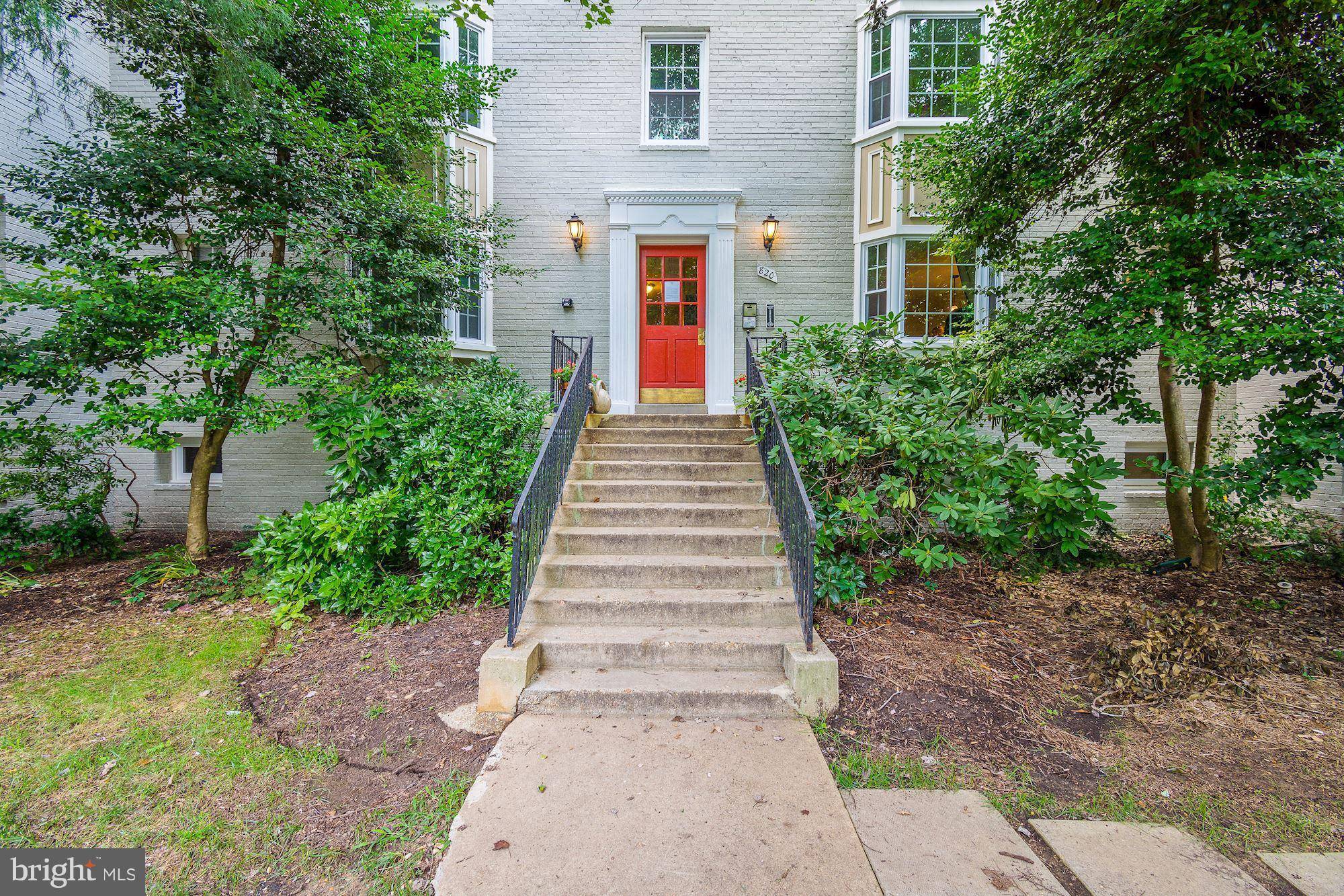 Arlington, VA 22204,820 ARLINGTON MILL DR S #3-302