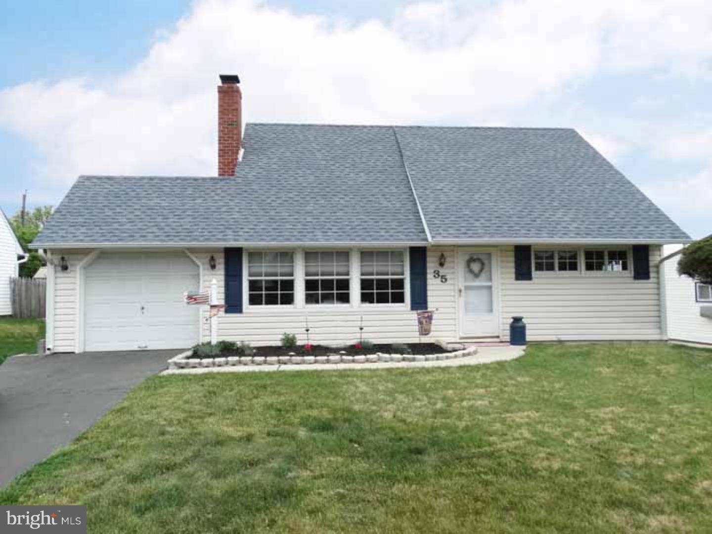 Levittown, PA 19054,35 VICAR LN