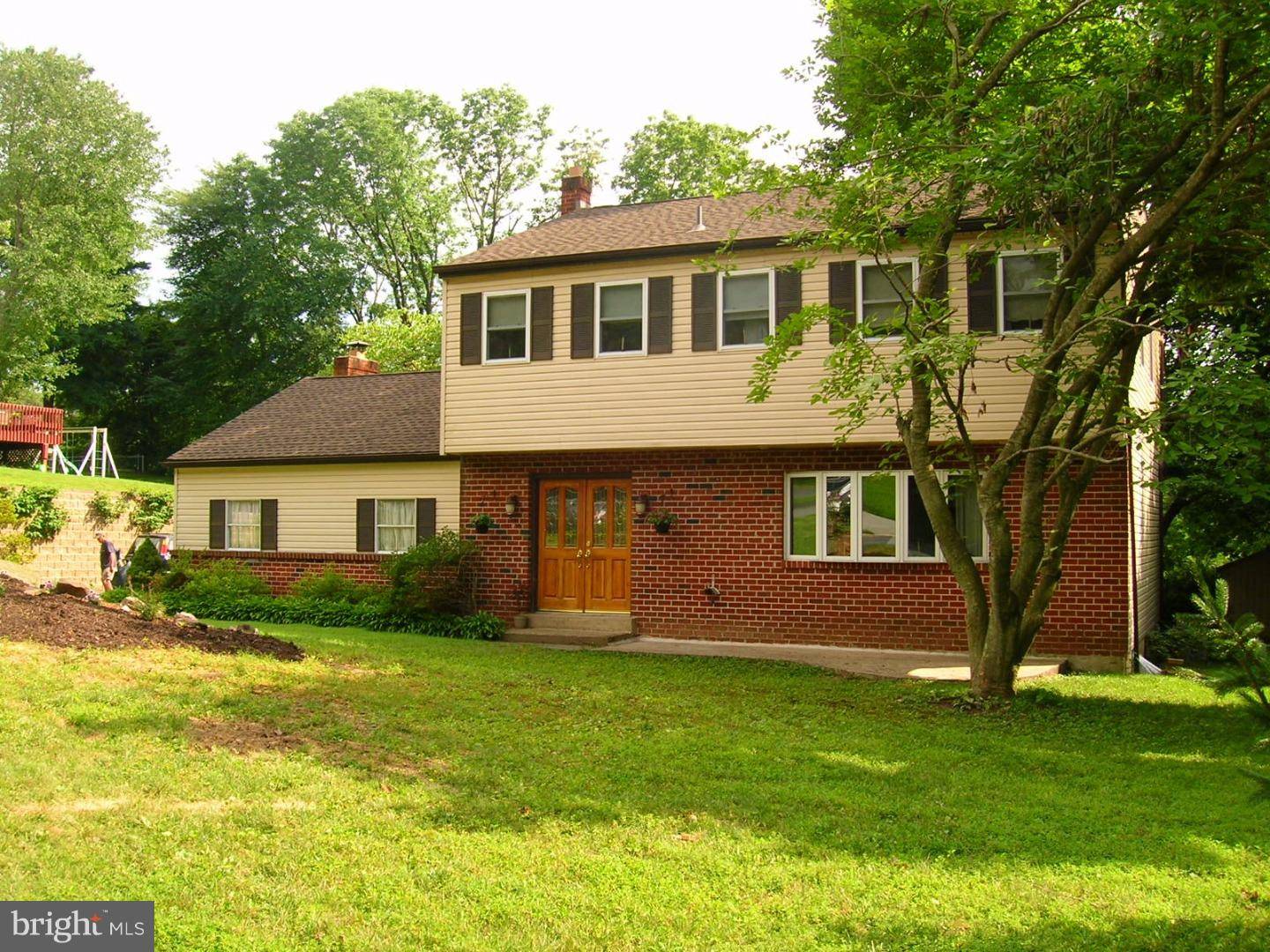 Brookhaven, PA 19015,8 MARY ANNE DR