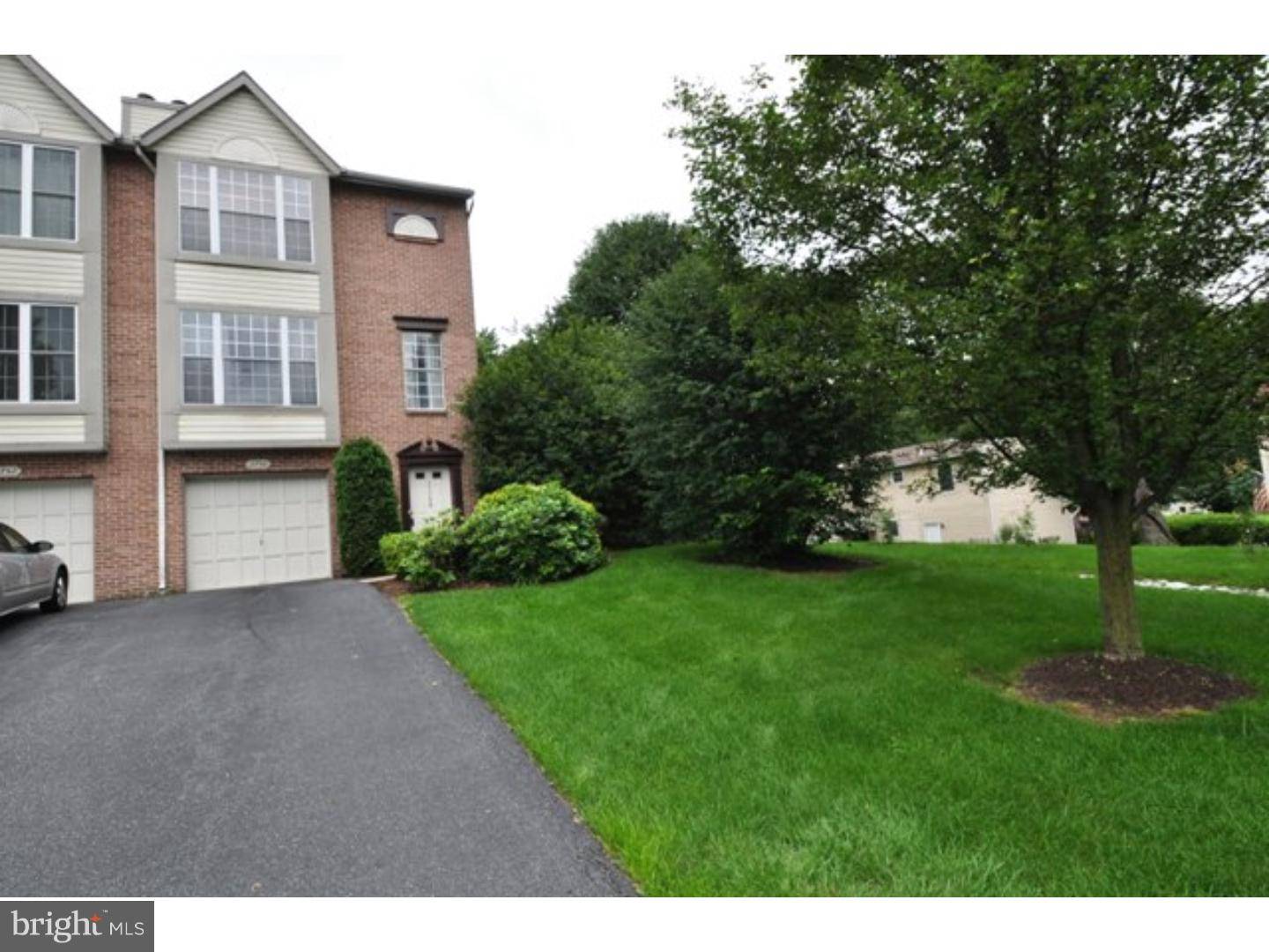 Bethlehem, PA 18017,2750 RED OAK CIR