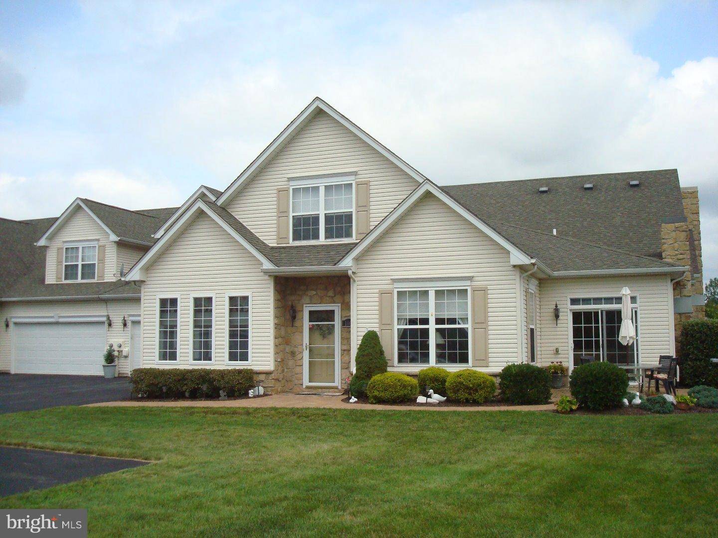 Pennsburg, PA 18073,1065 BURGUNDY CIR