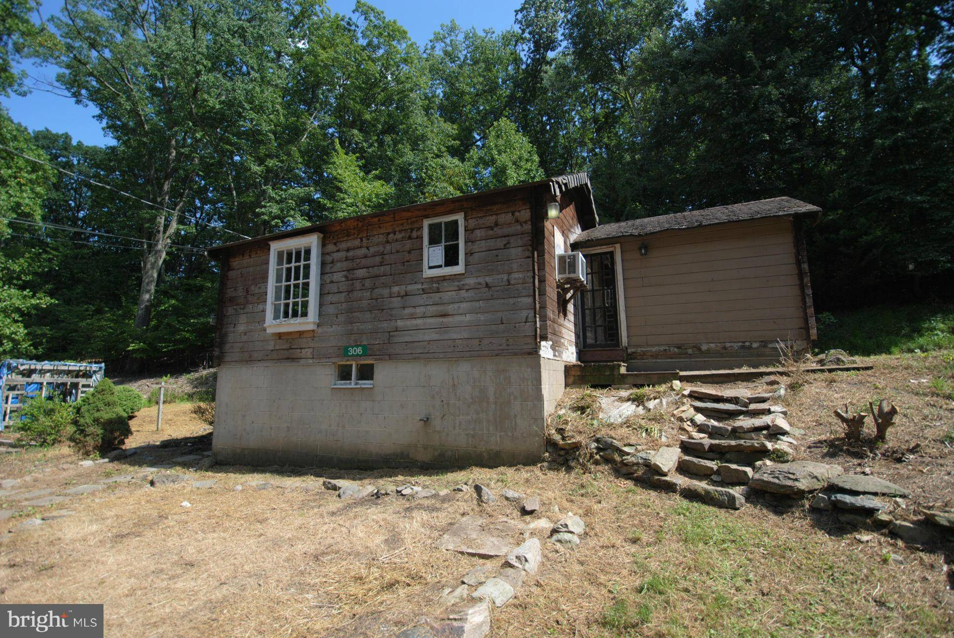 Bluemont, VA 20135,306 TIMBER LN