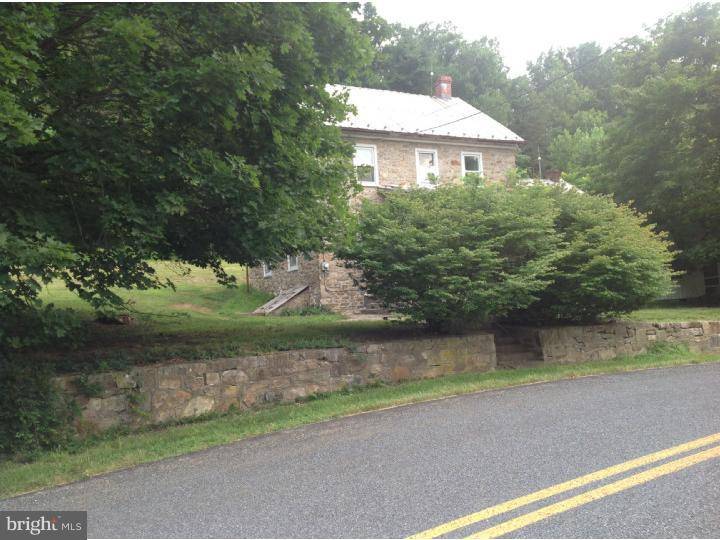 Oley, PA 19547,449 LONG LN