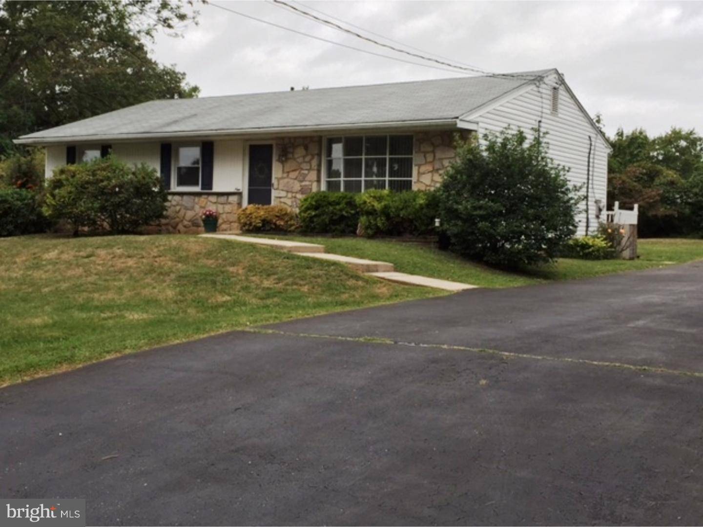 Aston, PA 19014,9 DOGWOOD LN