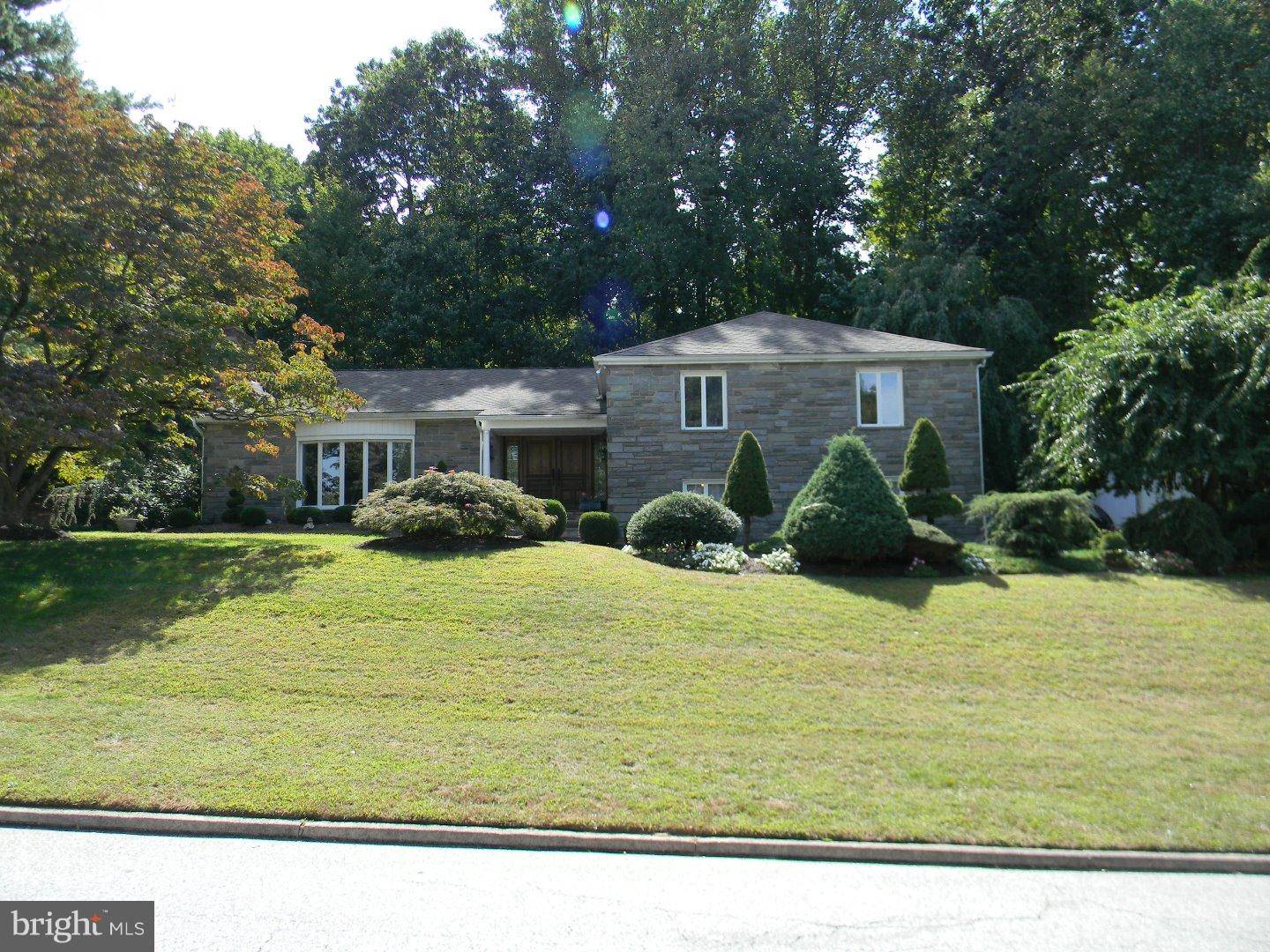 Broomall, PA 19008,290 MEADOWBROOK LN