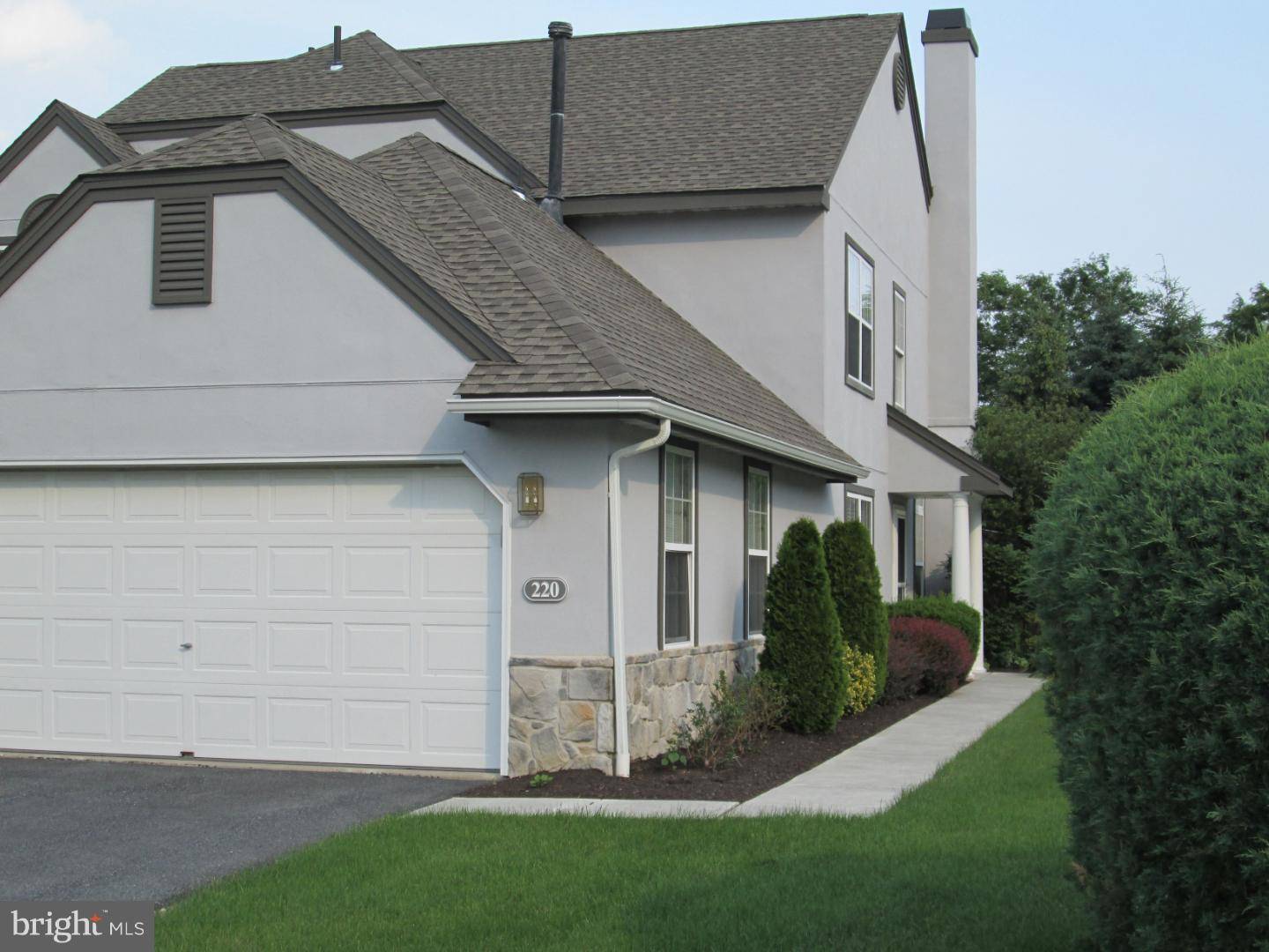 Wyomissing, PA 19610,220 HAWTHORNE CT N