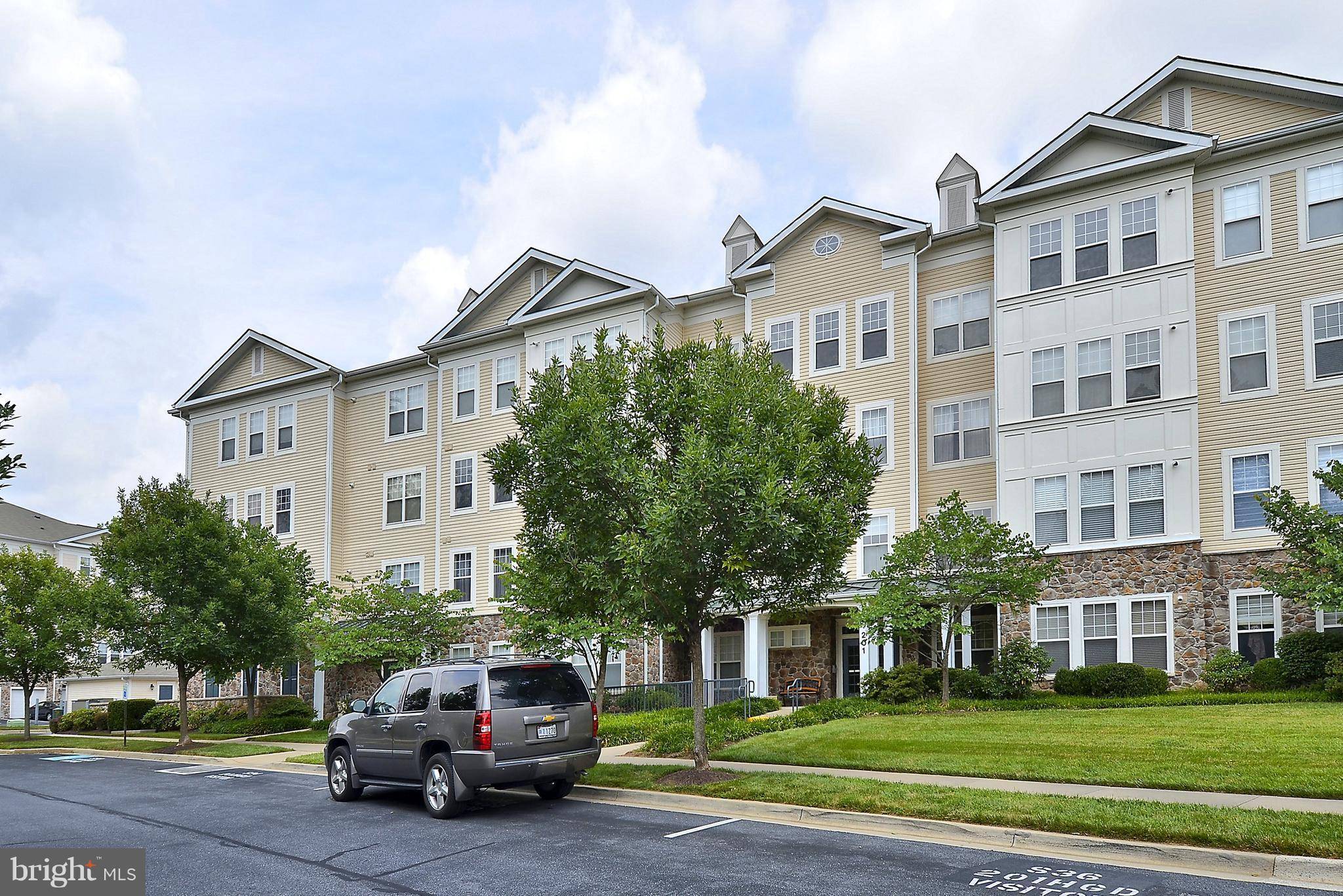 Gaithersburg, MD 20878,201 HIGH GABLES DR #309