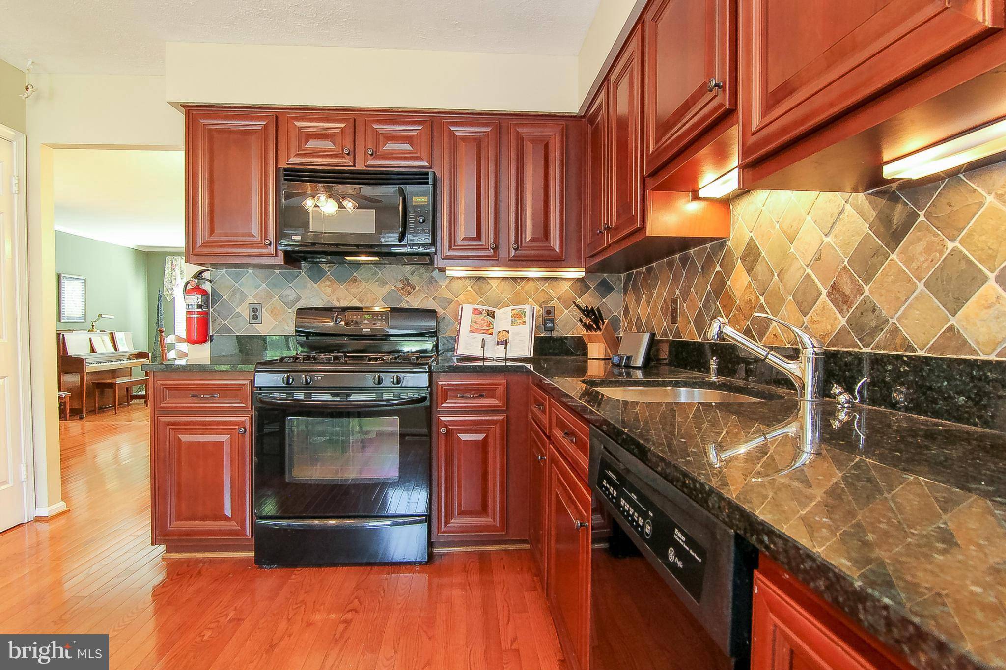 Oakton, VA 22124,3094 BRADFORD WOOD CT