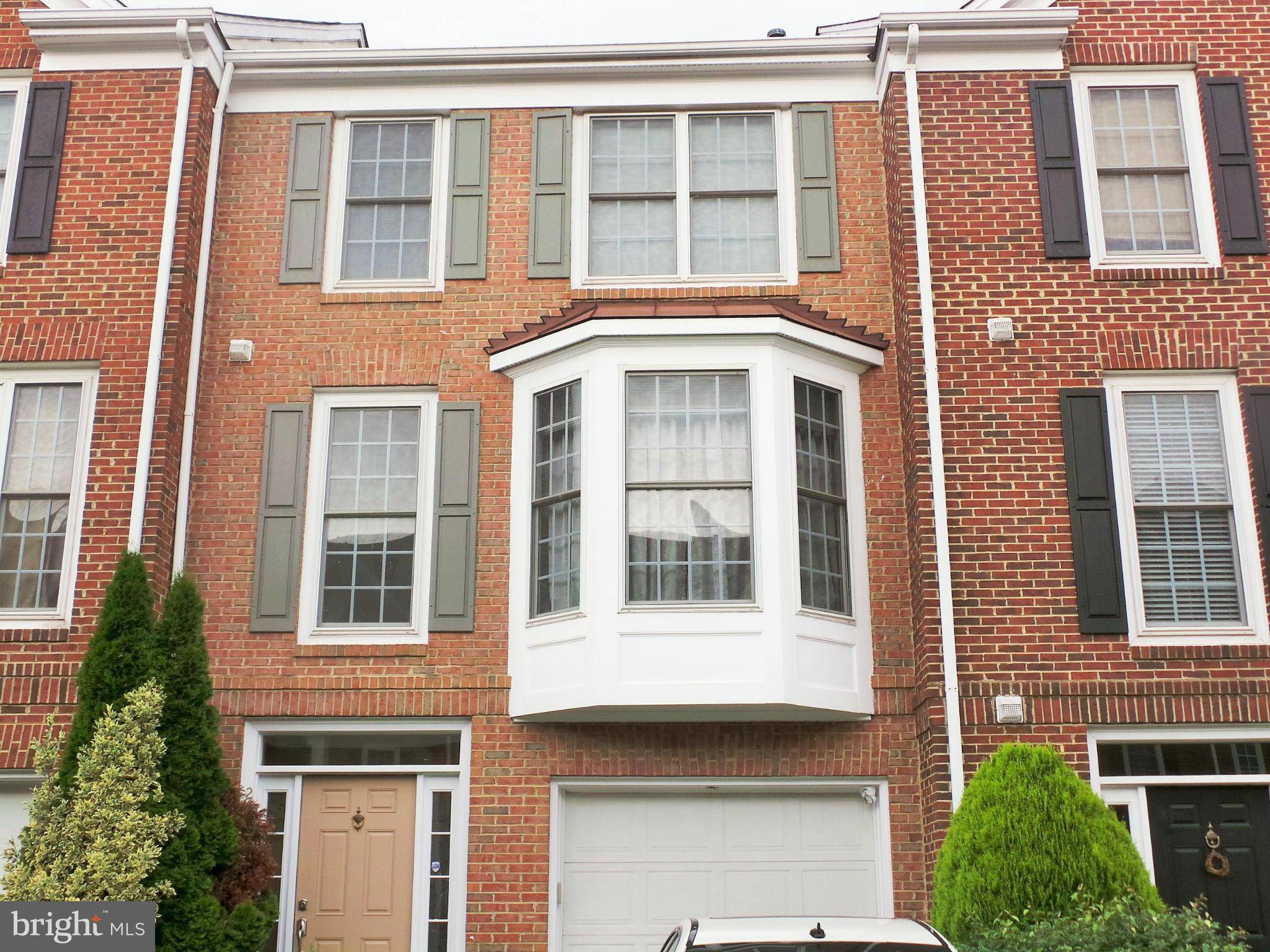 Chantilly, VA 20152,25217 DUNVEGAN SQ