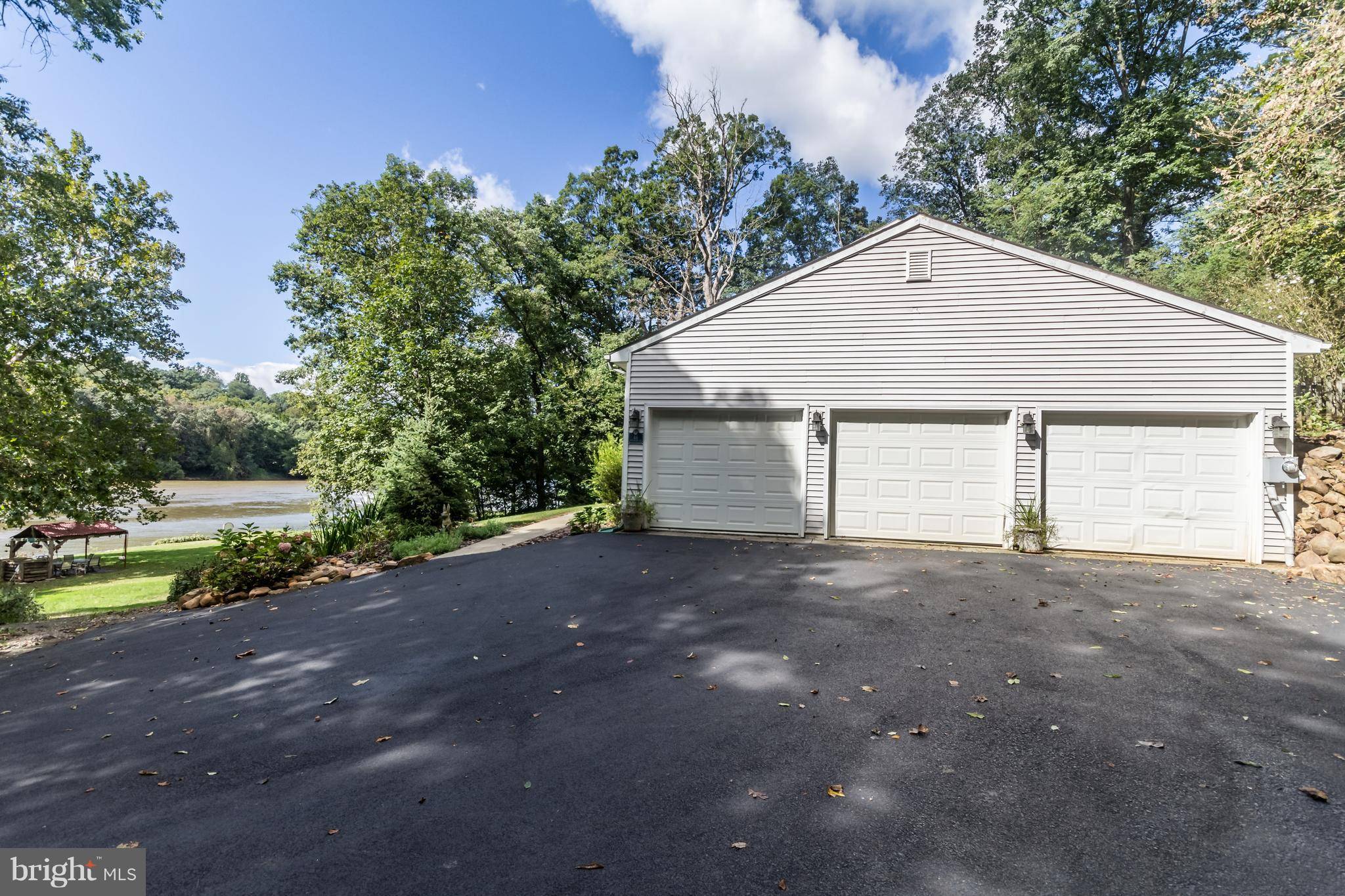 Falling Waters, WV 25419,46 FITZHUGH LN