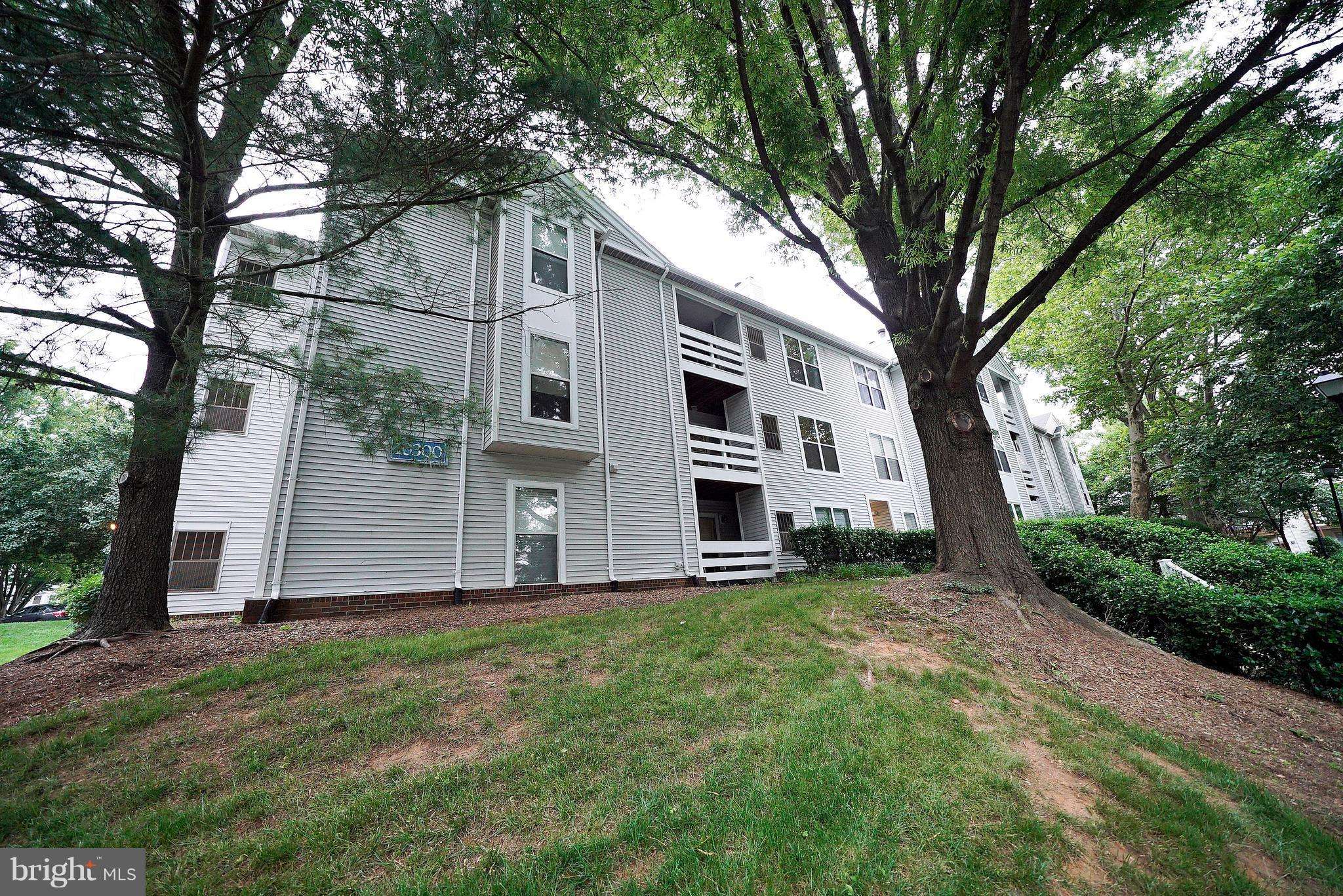 Oakton, VA 22124,10300 APPALACHIAN CIR #103