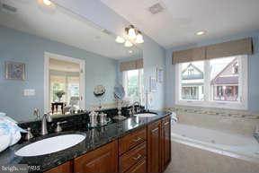 Occoquan, VA 22125,252 GASLIGHT LANDING CT #9