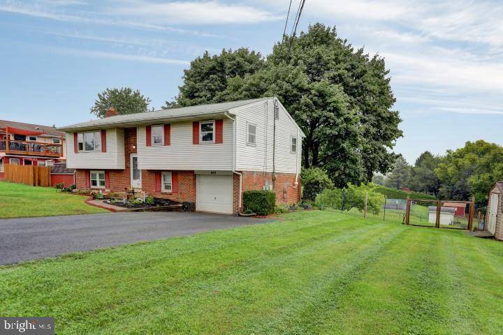 Hummelstown, PA 17036,449 SUE DR