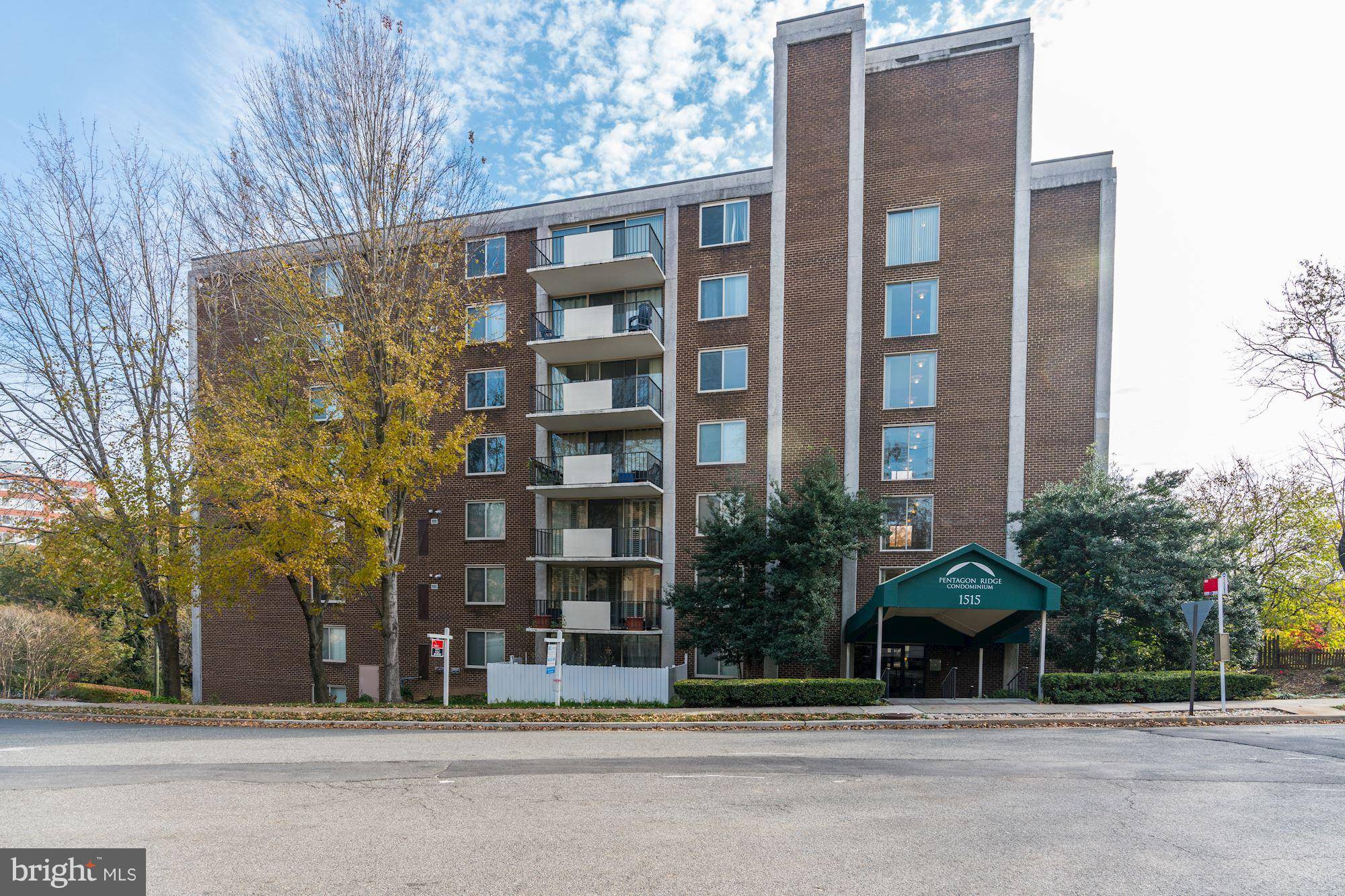 Arlington, VA 22202,1515 ARLINGTON RIDGE RD #205