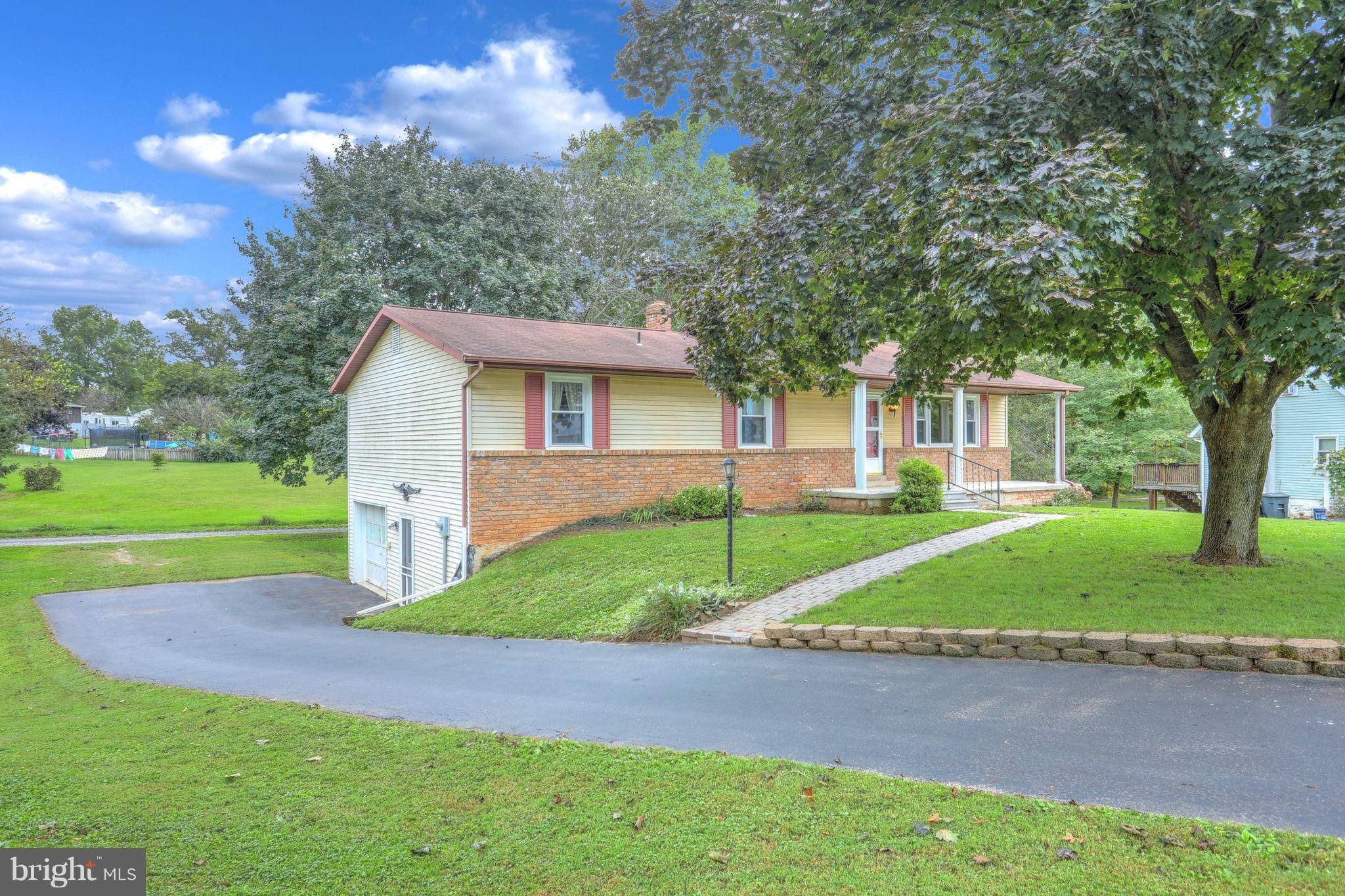 New Oxford, PA 17350,14 PARADISE CT