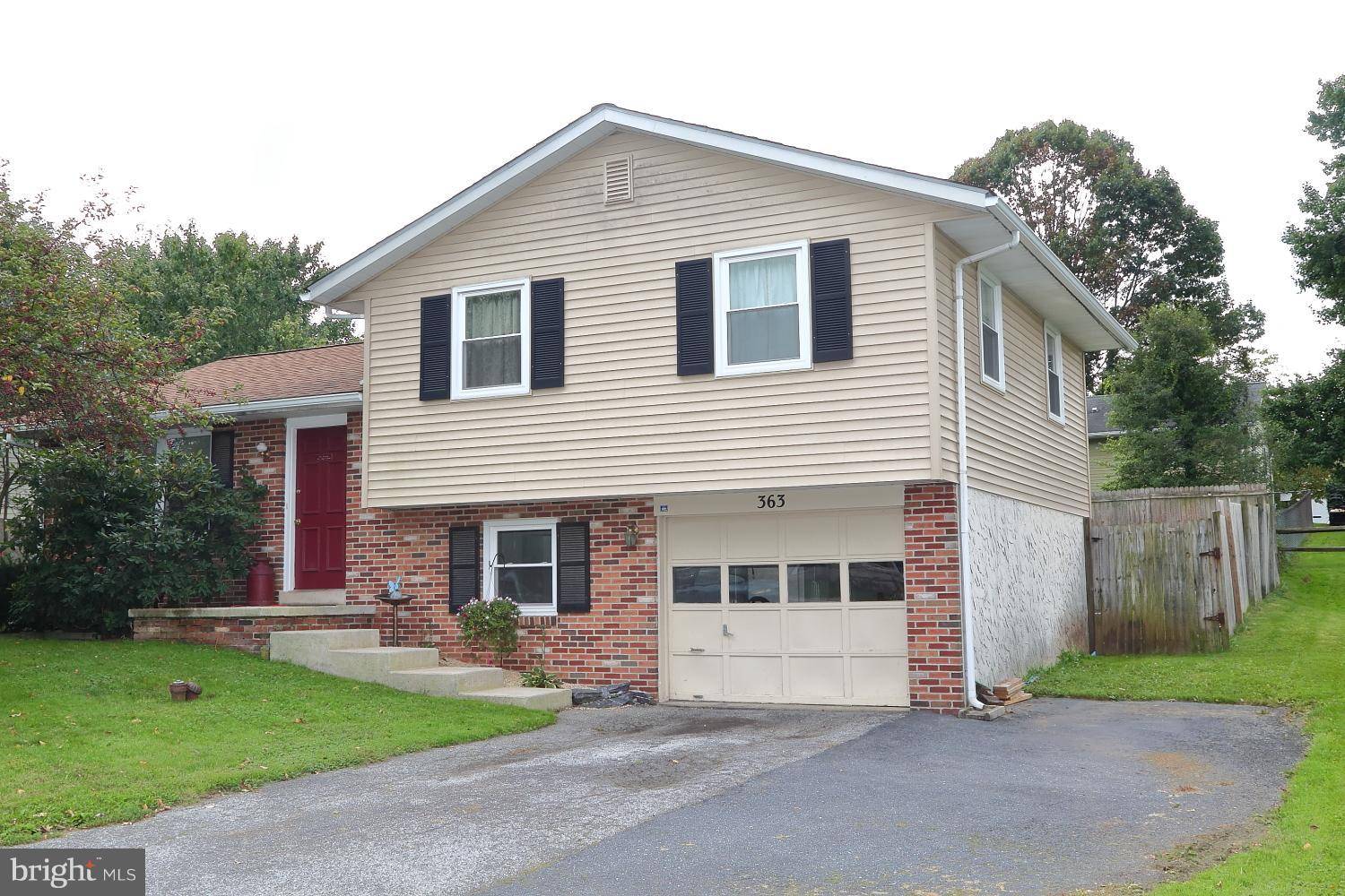 Ephrata, PA 17522,363 JEFF AVE