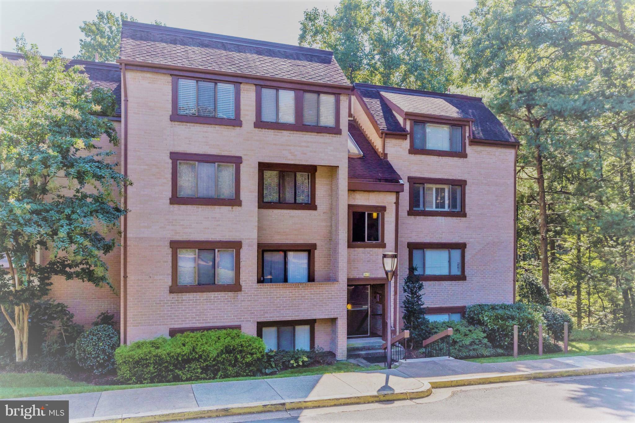 Reston, VA 20190,1675 PARKCREST CIR #301