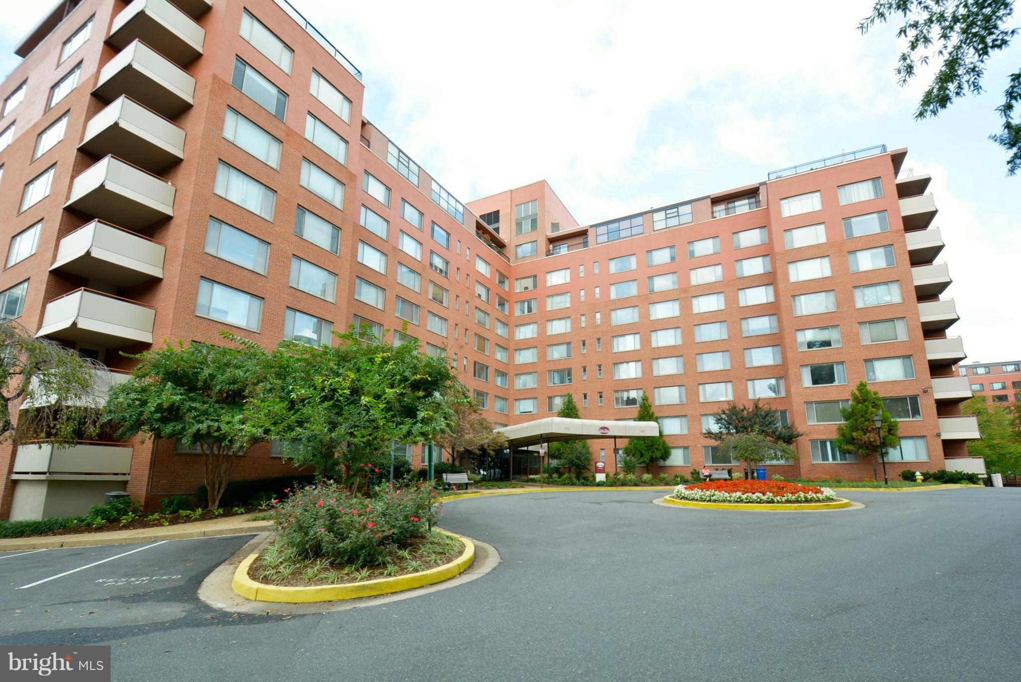 Arlington, VA 22209,1111 ARLINGTON BLVD #832