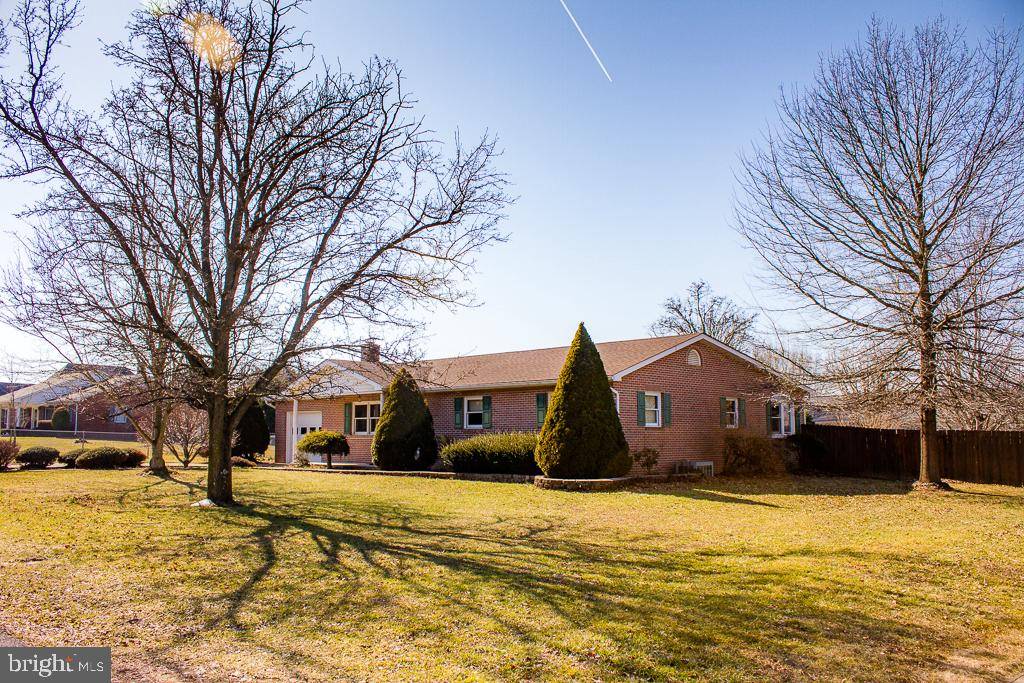 Moorefield, WV 26836,506 SUNRISE DR