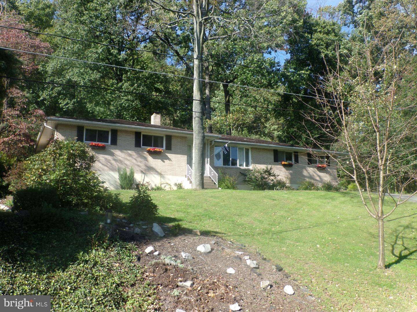 Reading, PA 19606,317 BLACKWOOD DR