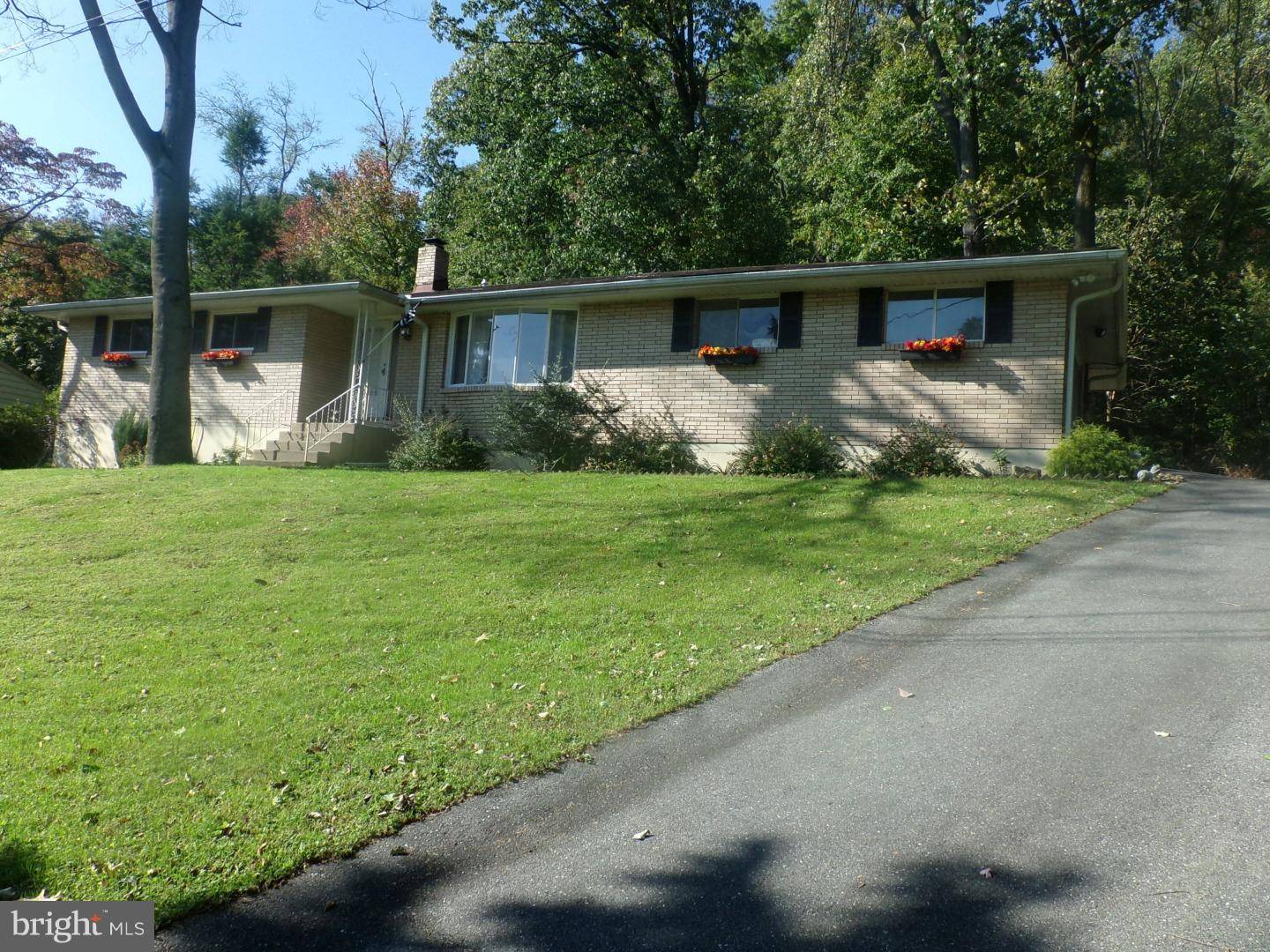 Reading, PA 19606,317 BLACKWOOD DR