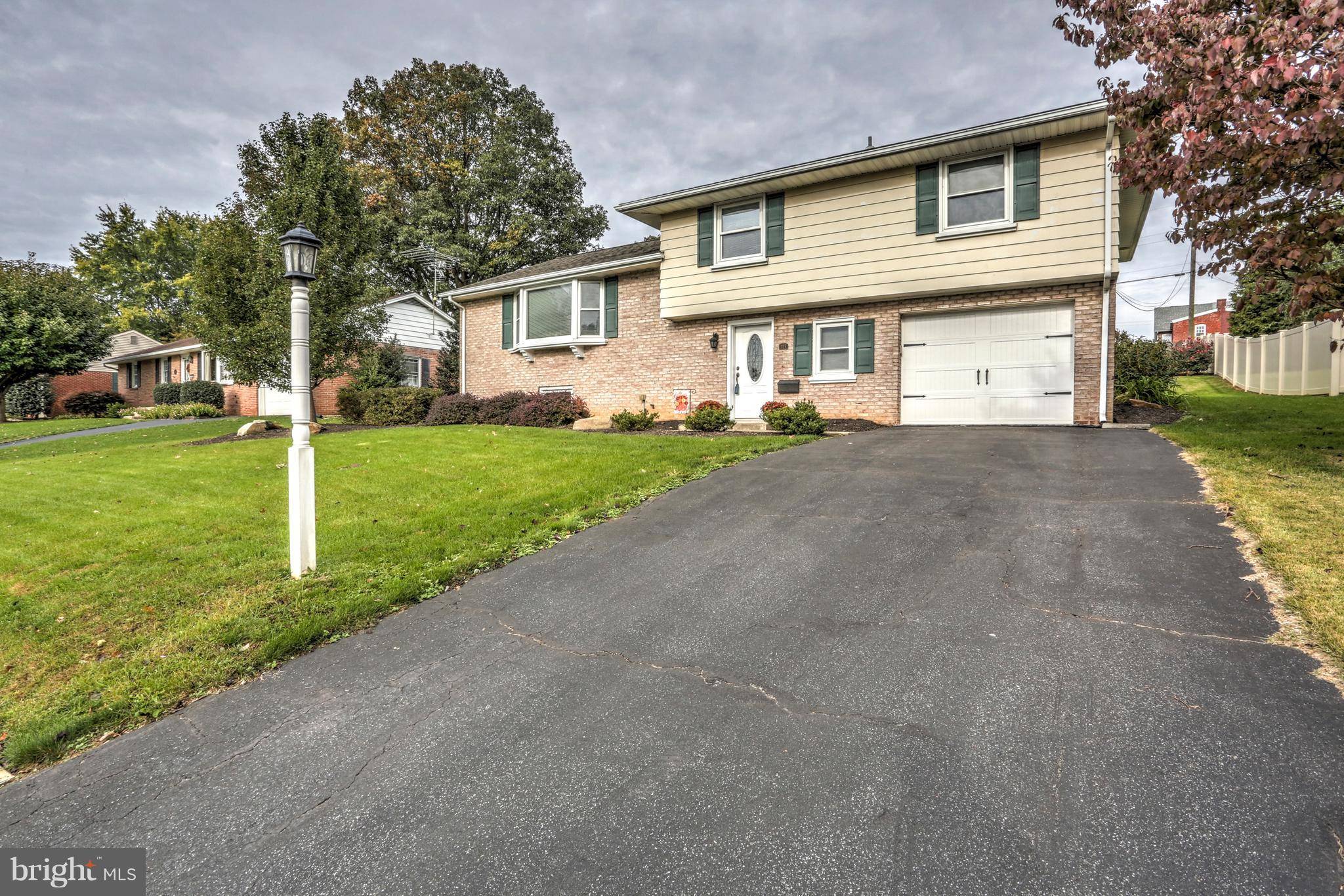 New Holland, PA 17557,325 VALLEY VIEW DR