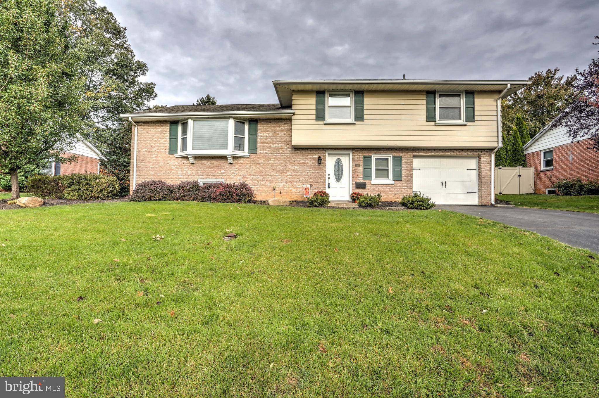 New Holland, PA 17557,325 VALLEY VIEW DR